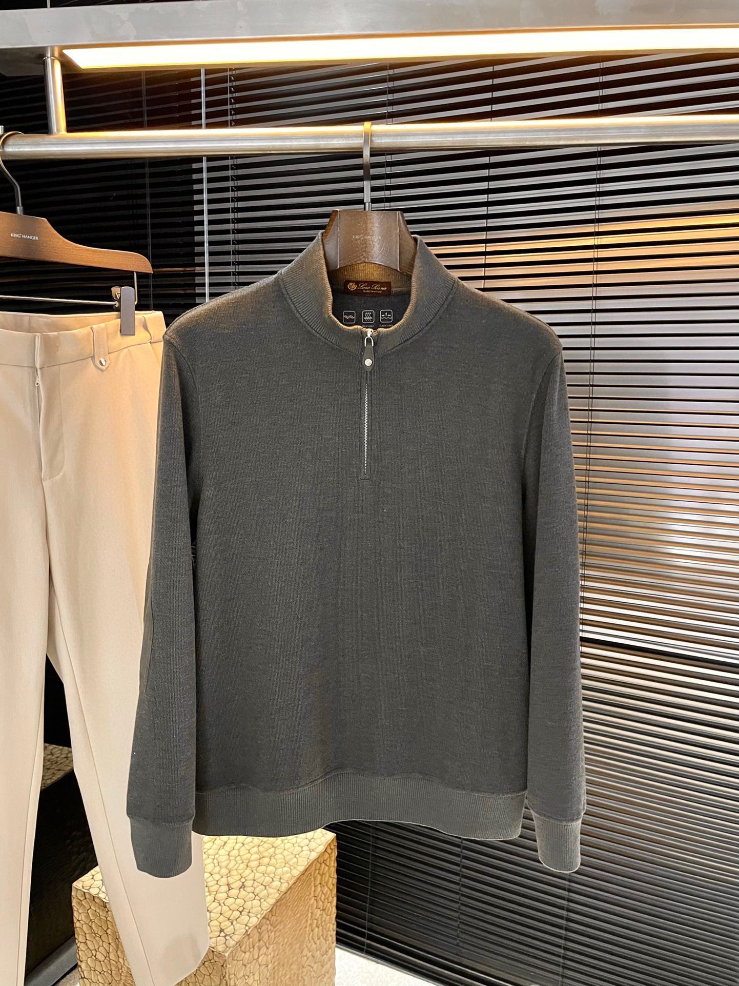 NO:684406,P LP (Loro Piana) 2025 new autumn style, the latest sweatshirts in the counter. The original version is casual and versatile on the upper body, casual and lazy style, customized original acrylic fabric, extremely comfortable. High-end atmosphere, does it have the taste of autumn, the first choice. Size M-3XL purchasing level...,, loro piana, hoodie, sweatshirts,19860909P  LP（诺悠翩雅）2025秋季新款,专柜最新卫衣 原版版型上身休闲百搭、随性慵懒范,定制原版腈纶面料,舒适感爆棚.高端大气,秋天的味道有没有,首选 .码数 M-3XL 代购级别……,,loro piana,hoodie,sweatshirts,,Men's clothing