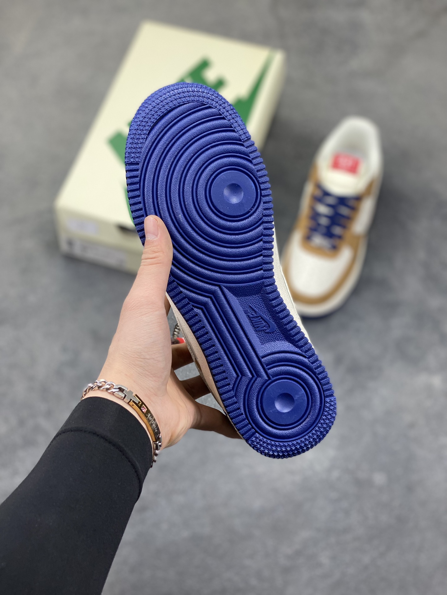 图片[5]-NIke Air Force 1 ‘07 Low “马年限定—马到成功” 空军一号低帮 运动鞋 休闲鞋 高级夜光效果 折边针车 工艺难度大 原楦头原纸板 高端定制鞋盒 原厂鞋底 超高清洁度 细节完美 货号：NH0601-505 尺码：36 36.5 37.5 38 38.5 39 40 40.5 41 42 42.5 43 44 44.5 45-选品中心