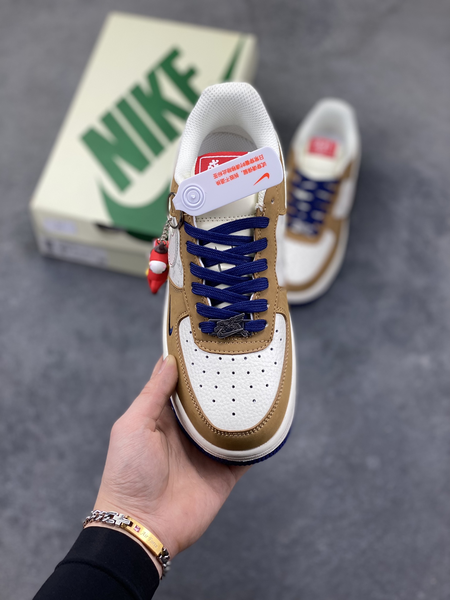 图片[2]-NIke Air Force 1 ‘07 Low “马年限定—马到成功” 空军一号低帮 运动鞋 休闲鞋 高级夜光效果 折边针车 工艺难度大 原楦头原纸板 高端定制鞋盒 原厂鞋底 超高清洁度 细节完美 货号：NH0601-505 尺码：36 36.5 37.5 38 38.5 39 40 40.5 41 42 42.5 43 44 44.5 45-选品中心