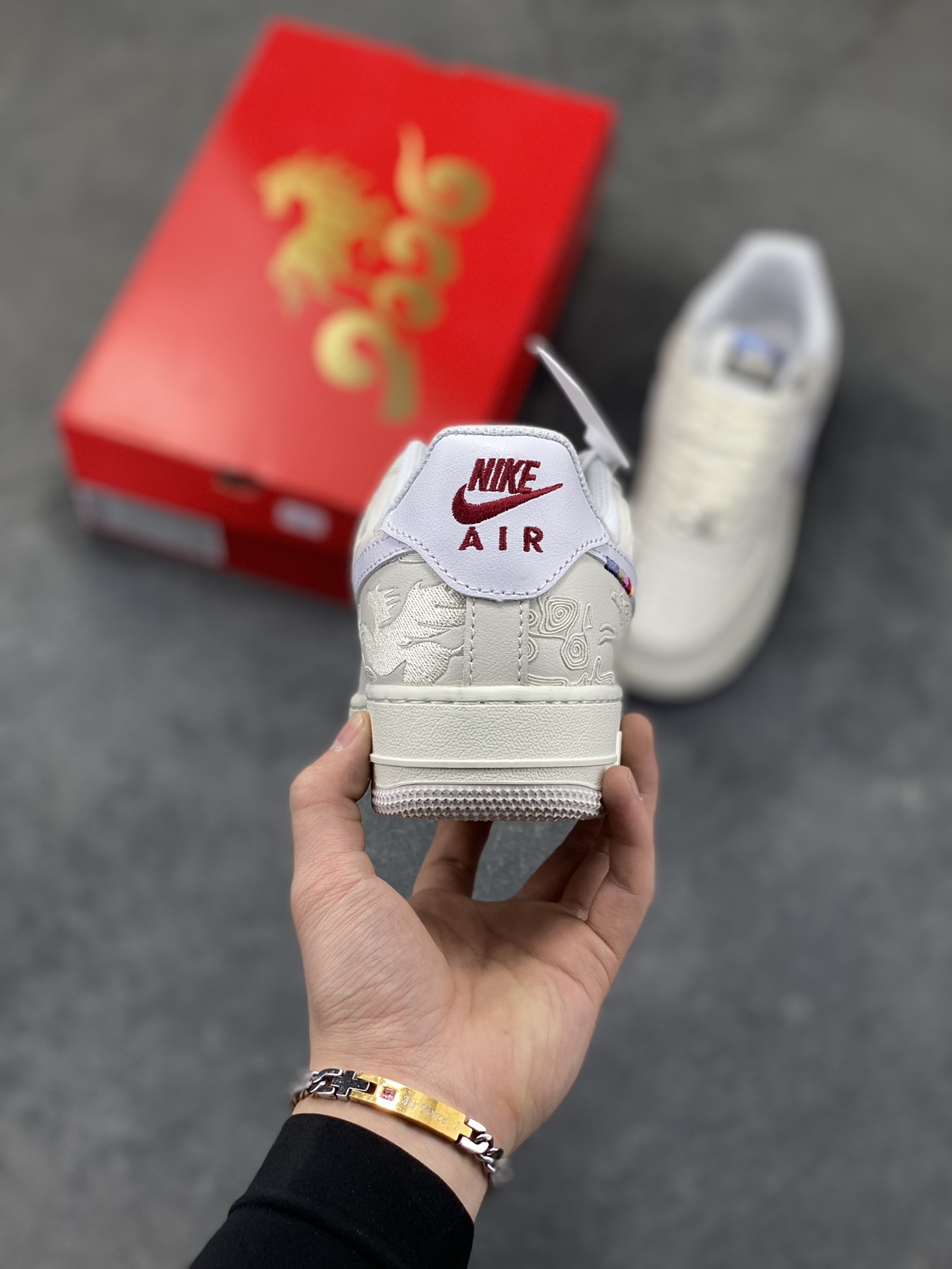 图片[4]-NIke Air Force 1 ‘07 Low 空军一号低帮 运动鞋 休闲鞋 折边针车 工艺难度大 原楦头原纸板 原装鞋盒 定制五金配件 内置全掌气垫 原厂鞋底 货号：IQ1119-011 尺码：36 36.5 37.5 38 38.5 39 40 40.5 41 42 42.5 43 44 44.5 45-选品中心