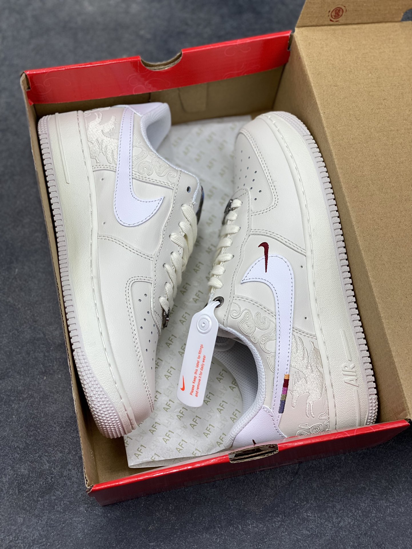 图片[9]-NIke Air Force 1 ‘07 Low 空军一号低帮 运动鞋 休闲鞋 折边针车 工艺难度大 原楦头原纸板 原装鞋盒 定制五金配件 内置全掌气垫 原厂鞋底 货号：IQ1119-011 尺码：36 36.5 37.5 38 38.5 39 40 40.5 41 42 42.5 43 44 44.5 45-选品中心