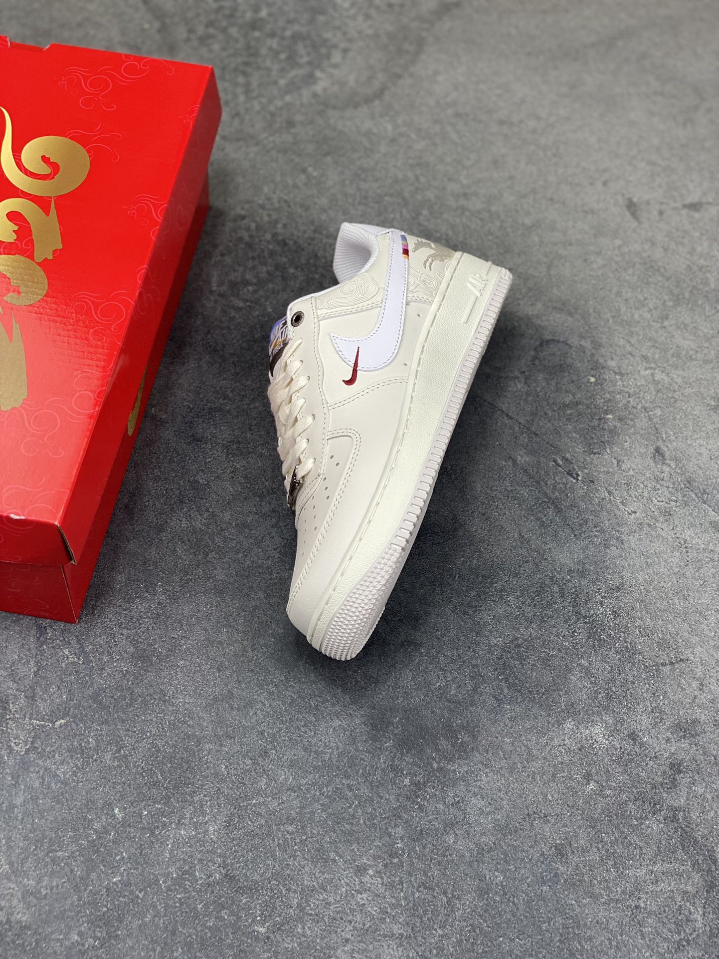 图片[7]-NIke Air Force 1 ‘07 Low 空军一号低帮 运动鞋 休闲鞋 折边针车 工艺难度大 原楦头原纸板 原装鞋盒 定制五金配件 内置全掌气垫 原厂鞋底 货号：IQ1119-011 尺码：36 36.5 37.5 38 38.5 39 40 40.5 41 42 42.5 43 44 44.5 45-选品中心