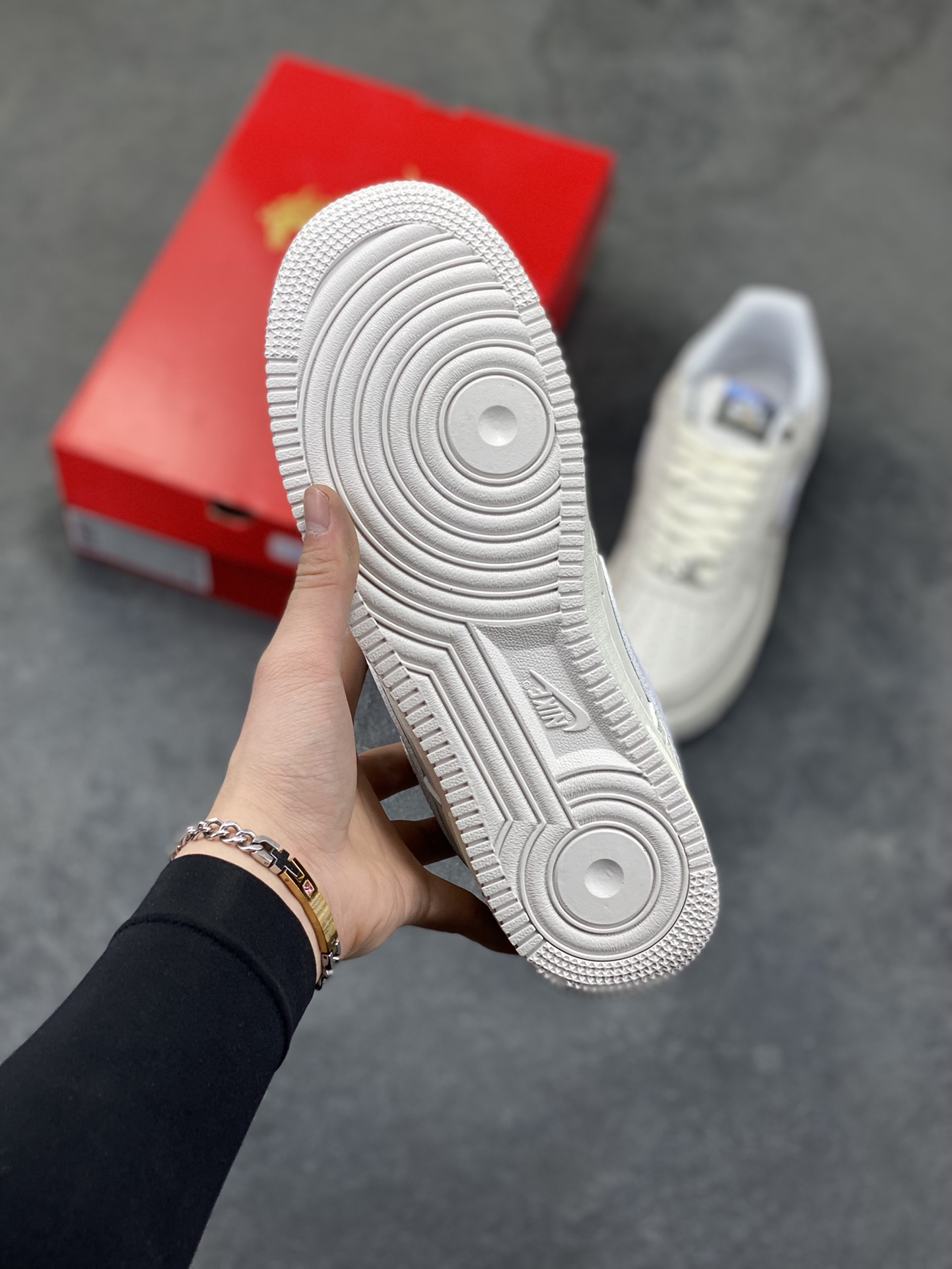 图片[5]-NIke Air Force 1 ‘07 Low 空军一号低帮 运动鞋 休闲鞋 折边针车 工艺难度大 原楦头原纸板 原装鞋盒 定制五金配件 内置全掌气垫 原厂鞋底 货号：IQ1119-011 尺码：36 36.5 37.5 38 38.5 39 40 40.5 41 42 42.5 43 44 44.5 45-选品中心