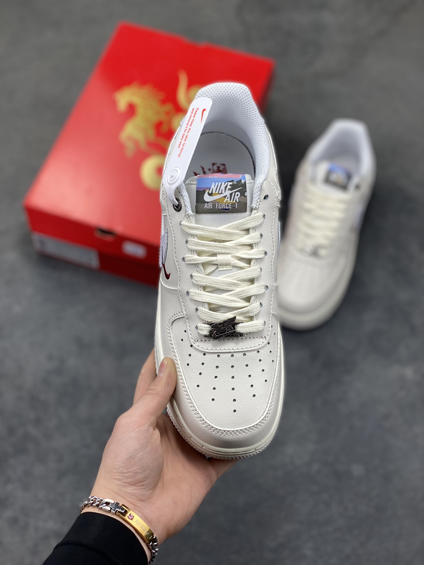 图片[2]-NIke Air Force 1 ‘07 Low 空军一号低帮 运动鞋 休闲鞋 折边针车 工艺难度大 原楦头原纸板 原装鞋盒 定制五金配件 内置全掌气垫 原厂鞋底 货号：IQ1119-011 尺码：36 36.5 37.5 38 38.5 39 40 40.5 41 42 42.5 43 44 44.5 45-选品中心