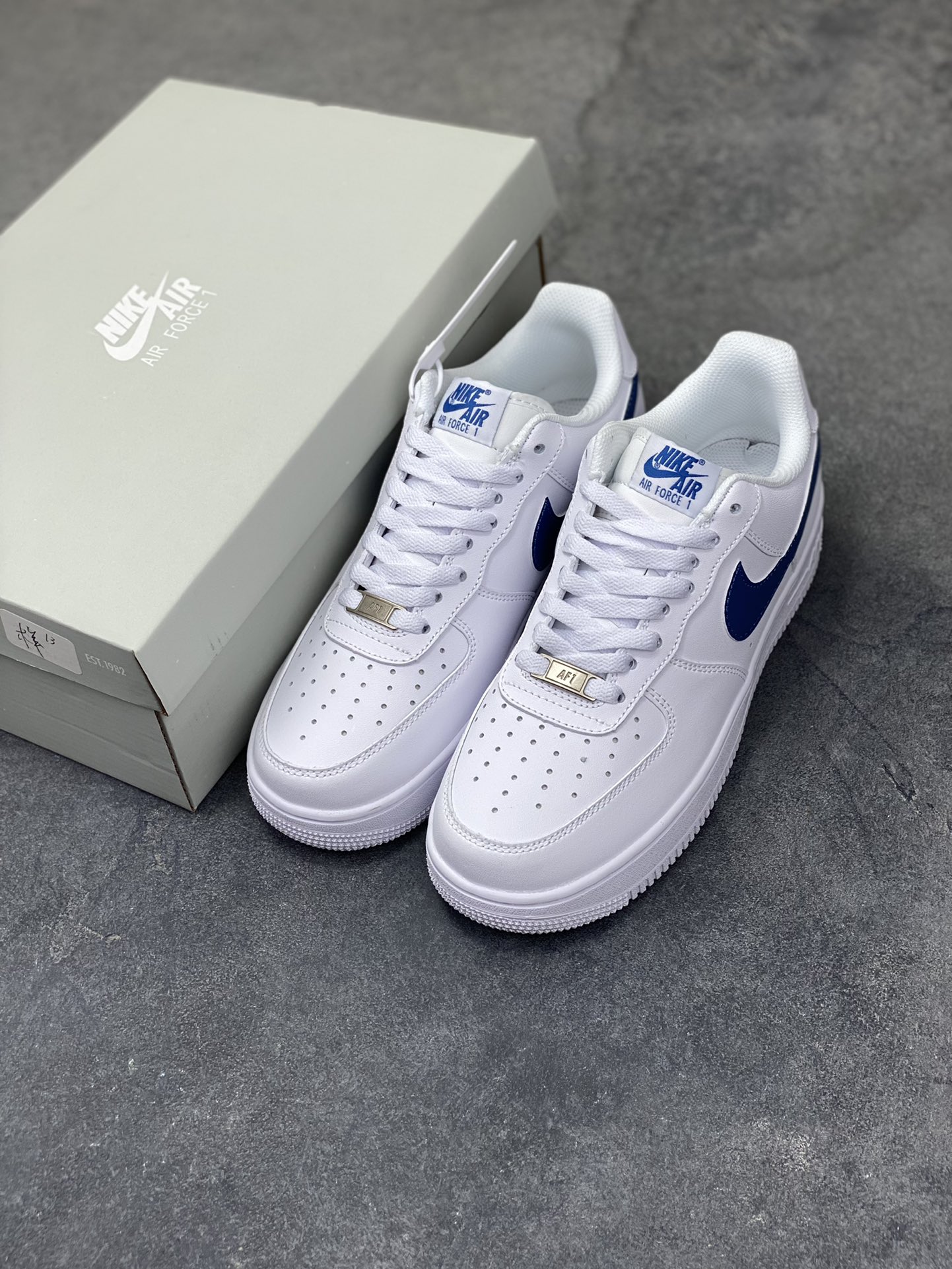图片[8]-NIke Air Force 1 ‘07 Low 空军一号低帮 运动鞋 休闲鞋 折边针车 工艺难度大 原楦头原纸板 原装鞋盒 定制五金配件 内置全掌气垫 原厂鞋底 货号：FJ4146-123 尺码：36 36.5 37.5 38 38.5 39 40 40.5 41 42 42.5 43 44 44.5 45-选品中心
