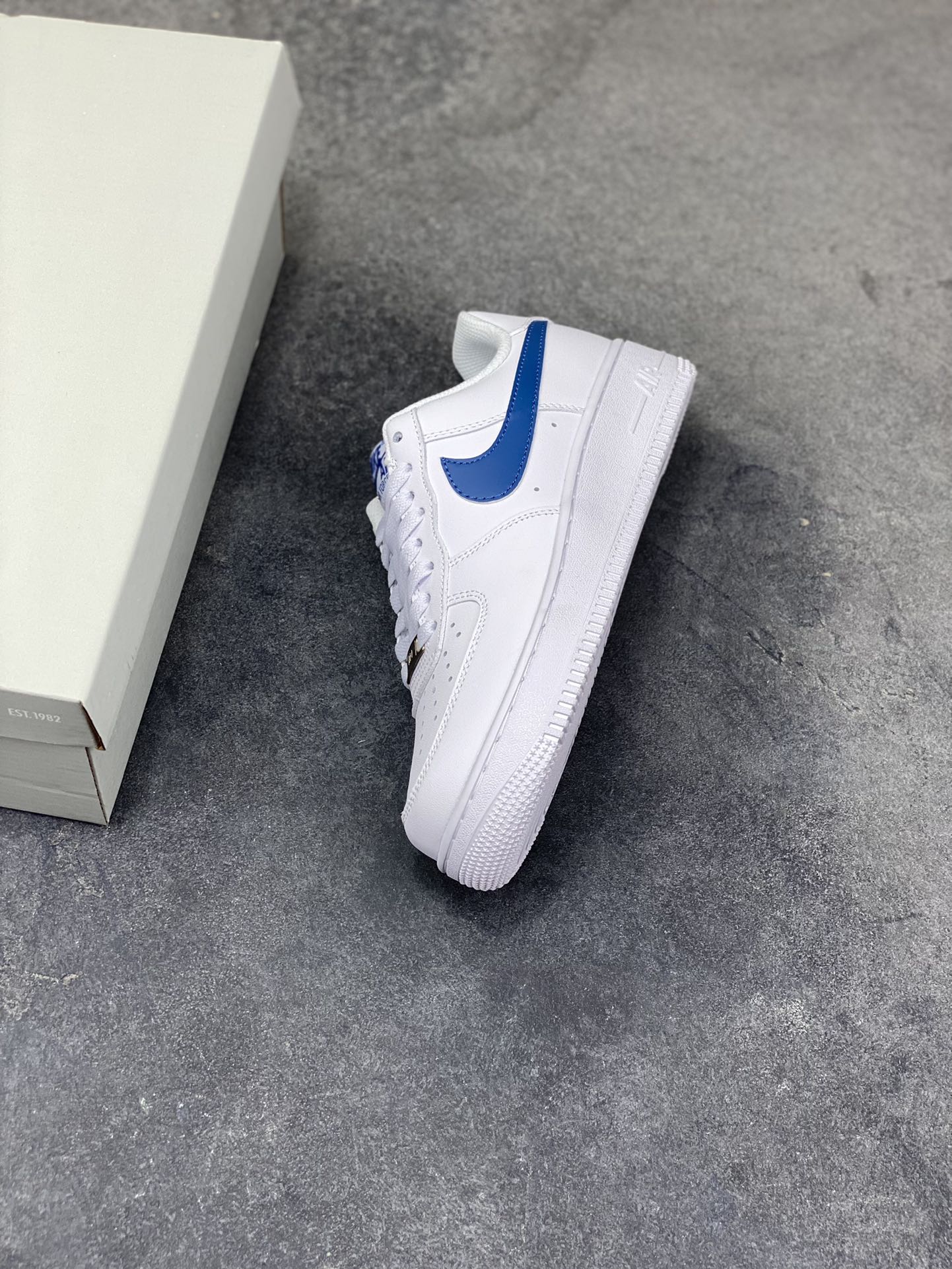 图片[7]-NIke Air Force 1 ‘07 Low 空军一号低帮 运动鞋 休闲鞋 折边针车 工艺难度大 原楦头原纸板 原装鞋盒 定制五金配件 内置全掌气垫 原厂鞋底 货号：FJ4146-123 尺码：36 36.5 37.5 38 38.5 39 40 40.5 41 42 42.5 43 44 44.5 45-选品中心