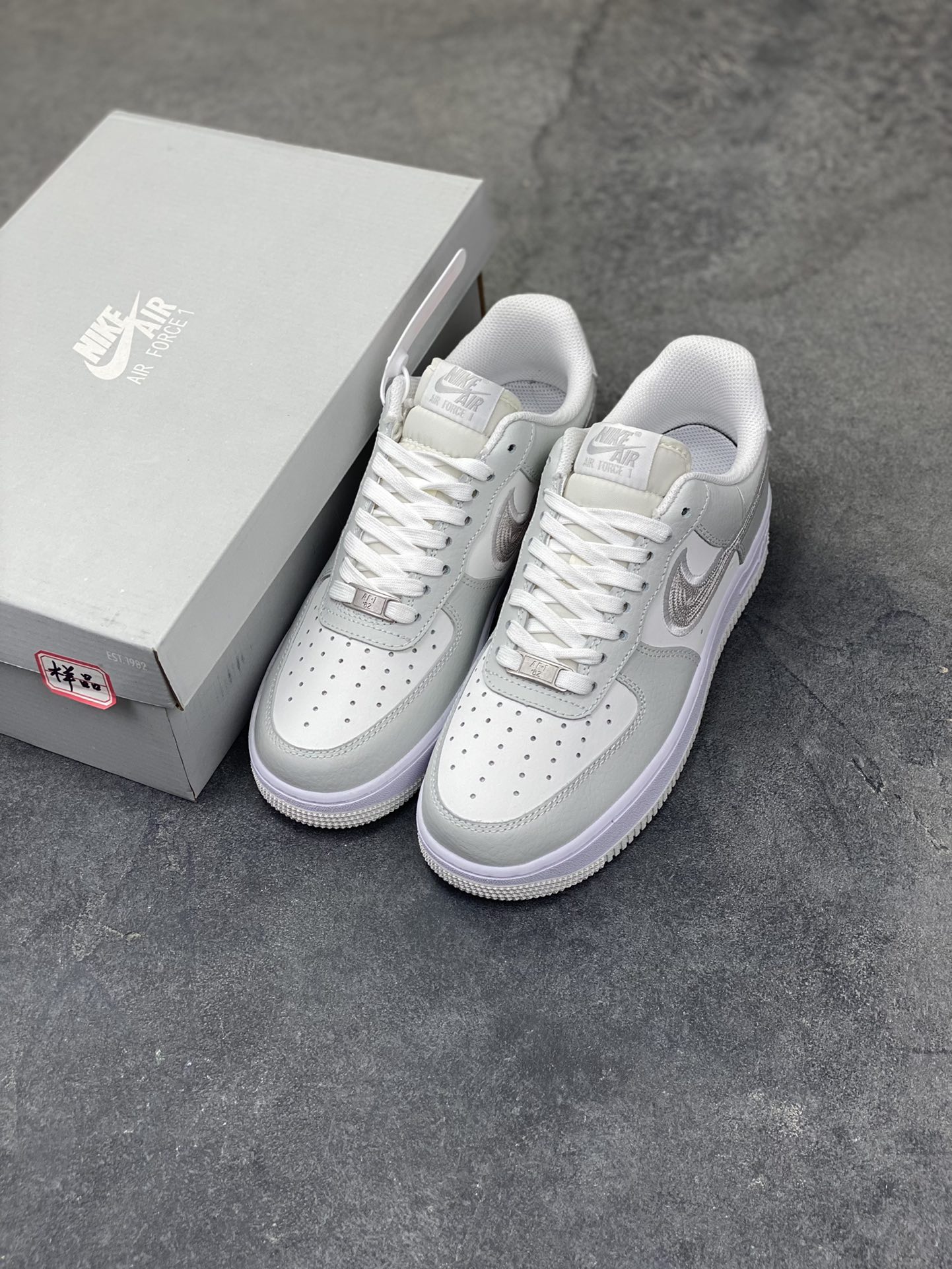 图片[8]-NIke Air Force 1 ‘07 Low 空军一号低帮 运动鞋 休闲鞋 折边针车 工艺难度大 原楦头原纸板 原装鞋盒 定制五金配件 内置全掌气垫 原厂鞋底 货号：IB4642-100 尺码：36 36.5 37.5 38 38.5 39 40 40.5 41 42 42.5 43 44 44.5 45-选品中心