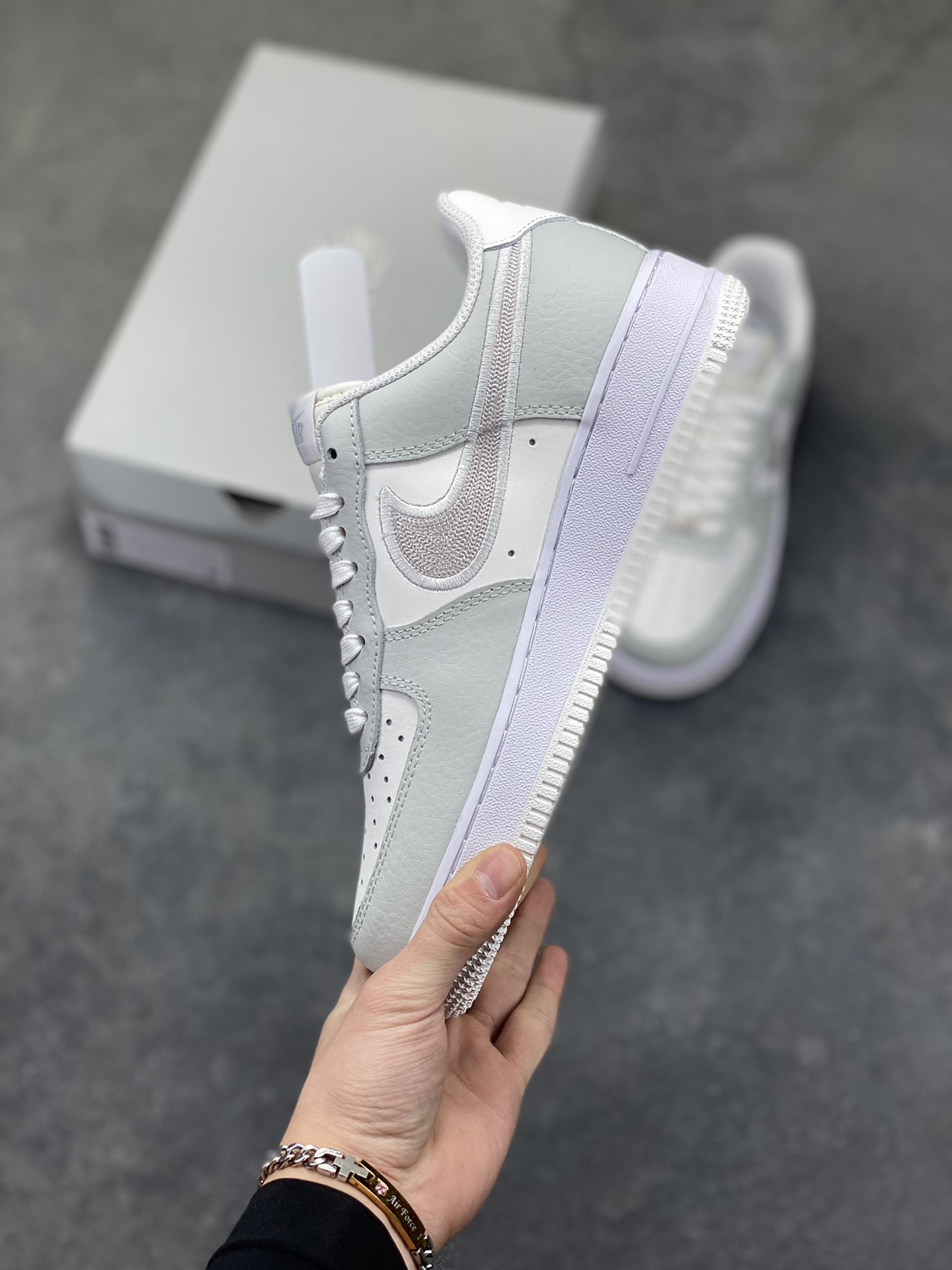 图片[3]-NIke Air Force 1 ‘07 Low 空军一号低帮 运动鞋 休闲鞋 折边针车 工艺难度大 原楦头原纸板 原装鞋盒 定制五金配件 内置全掌气垫 原厂鞋底 货号：IB4642-100 尺码：36 36.5 37.5 38 38.5 39 40 40.5 41 42 42.5 43 44 44.5 45-选品中心