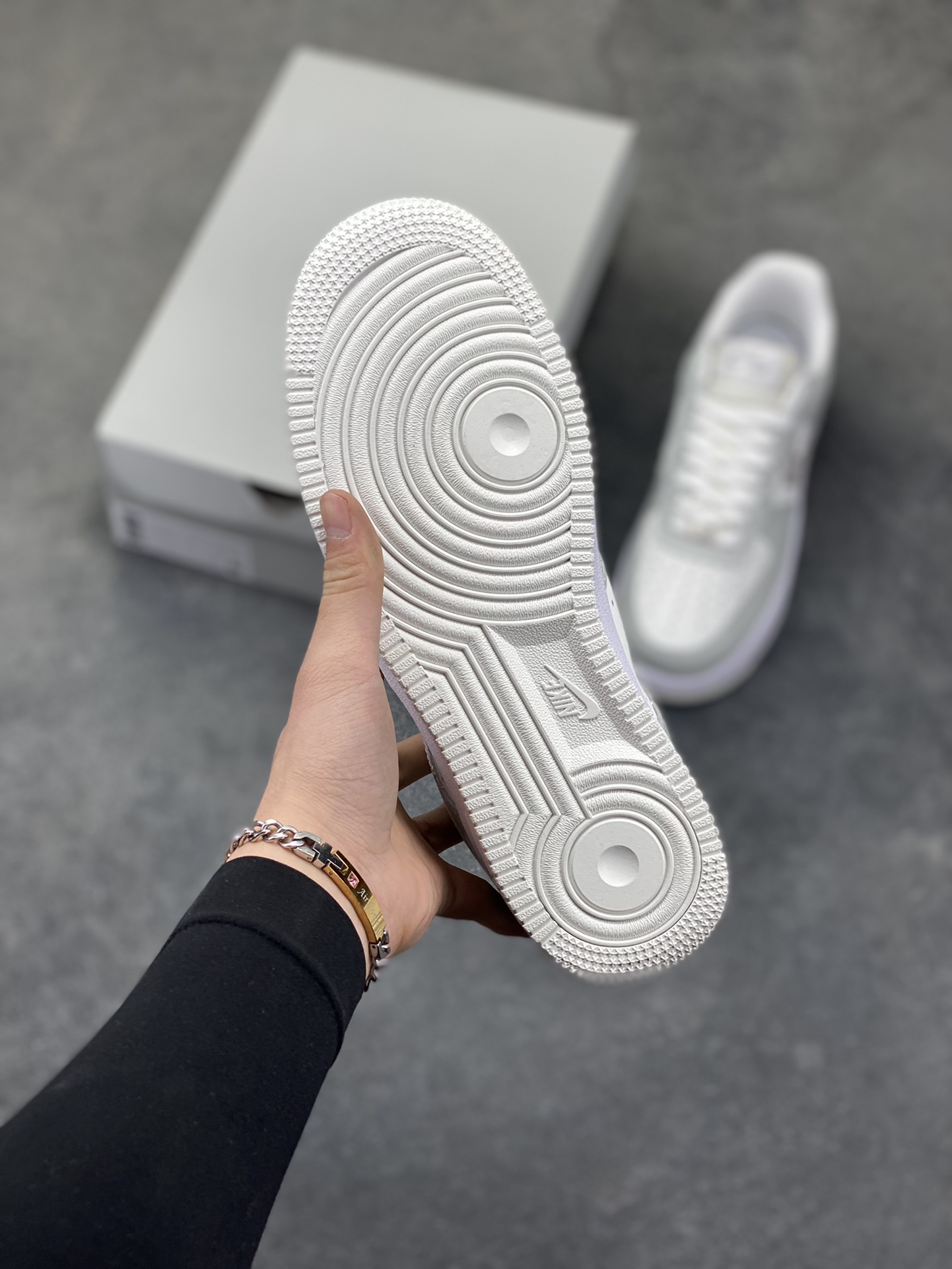 图片[5]-NIke Air Force 1 ‘07 Low 空军一号低帮 运动鞋 休闲鞋 折边针车 工艺难度大 原楦头原纸板 原装鞋盒 定制五金配件 内置全掌气垫 原厂鞋底 货号：IB4642-100 尺码：36 36.5 37.5 38 38.5 39 40 40.5 41 42 42.5 43 44 44.5 45-选品中心