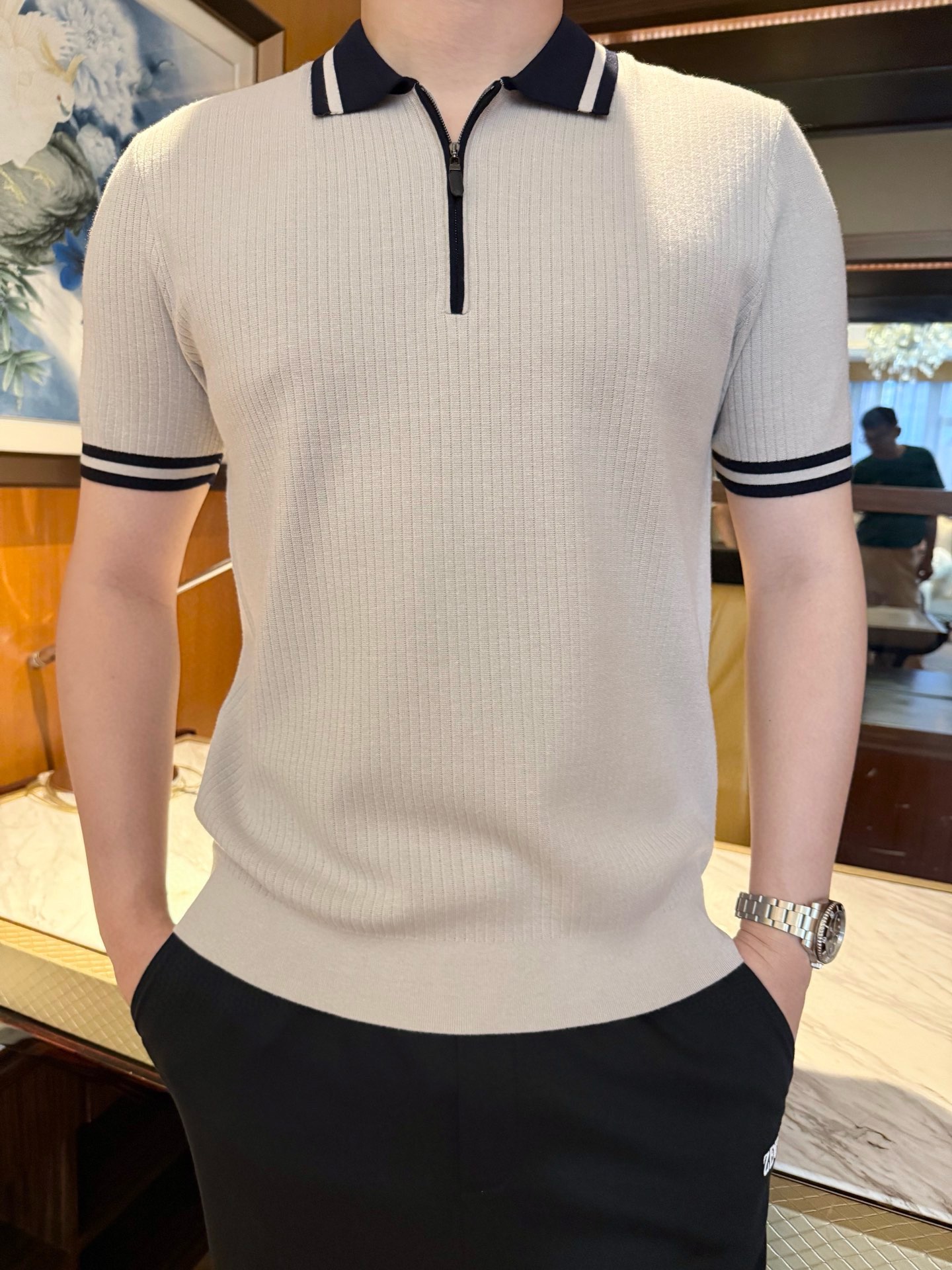 NO:731732,Ermenegildo Zegna-2025 latest popular model Polo is shipped from the counter, a hot-selling item in the London counter!  Selected Italian 97% wool 3 mulberry silk fabric with the latest design, the color matching design of the neckline shows the taste, business casual boutique. Size: 48-56 (model 180/140 wears 50, with Hong Kong Lane Crawford gift box packaging),,zegna,19860909杰尼亚-2025专柜最新爆款Polo出货 伦敦专柜热销单品！精选意大利采用97的羊毛3桑蚕丝面料搭配最新的设计,领口的拼色设计彰显品味 商务休闲精品.尺码:48-56（模特180/140穿50,配香港连卡佛礼盒包装）,,zegna,,Men's clothing