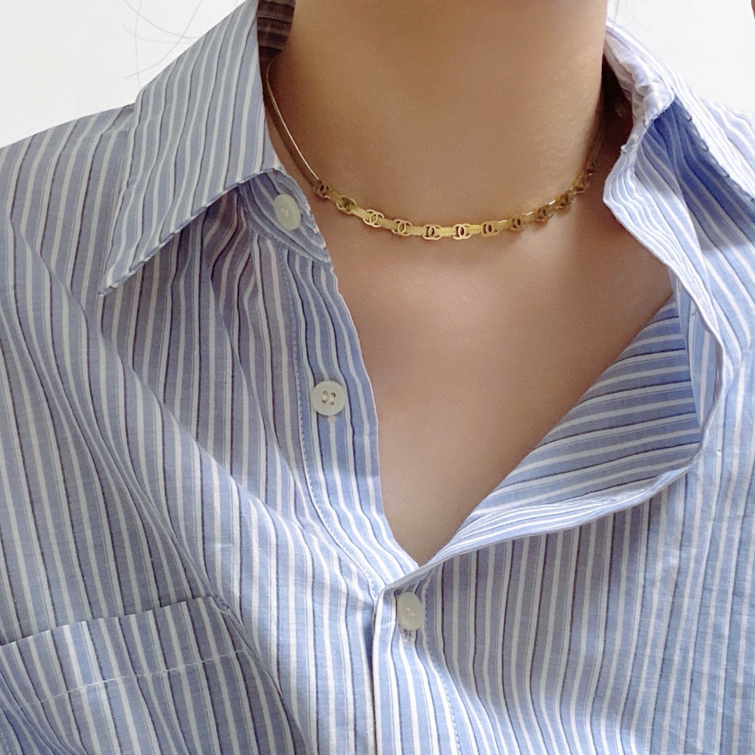 NO:688024,Chanel's latest double C necklace, 14K stainless steel, is color-preserving and super personalized. The versatile style is particularly amazing. The overall details are very surprising. The design is full of sense. It not only brings out personal confidence and taste, the style is elegant and fashionable, highlighting the French elegance. The meticulous details make it more attractive to wear. Boutique jewelry, chanel, chanel, necklace19860909香奈儿Chanel最新款双C项链14K精钢保色超个性,百搭款特别特别赞,整体细节非常令人惊喜,设计感十足,不仅带出个人自信及品味,款式典雅而时尚,突显法式高雅气息,加上一丝不苟的细节,使得佩戴起来更具吸引力,饰品精品,chanel,chanel,necklace,Jewelry