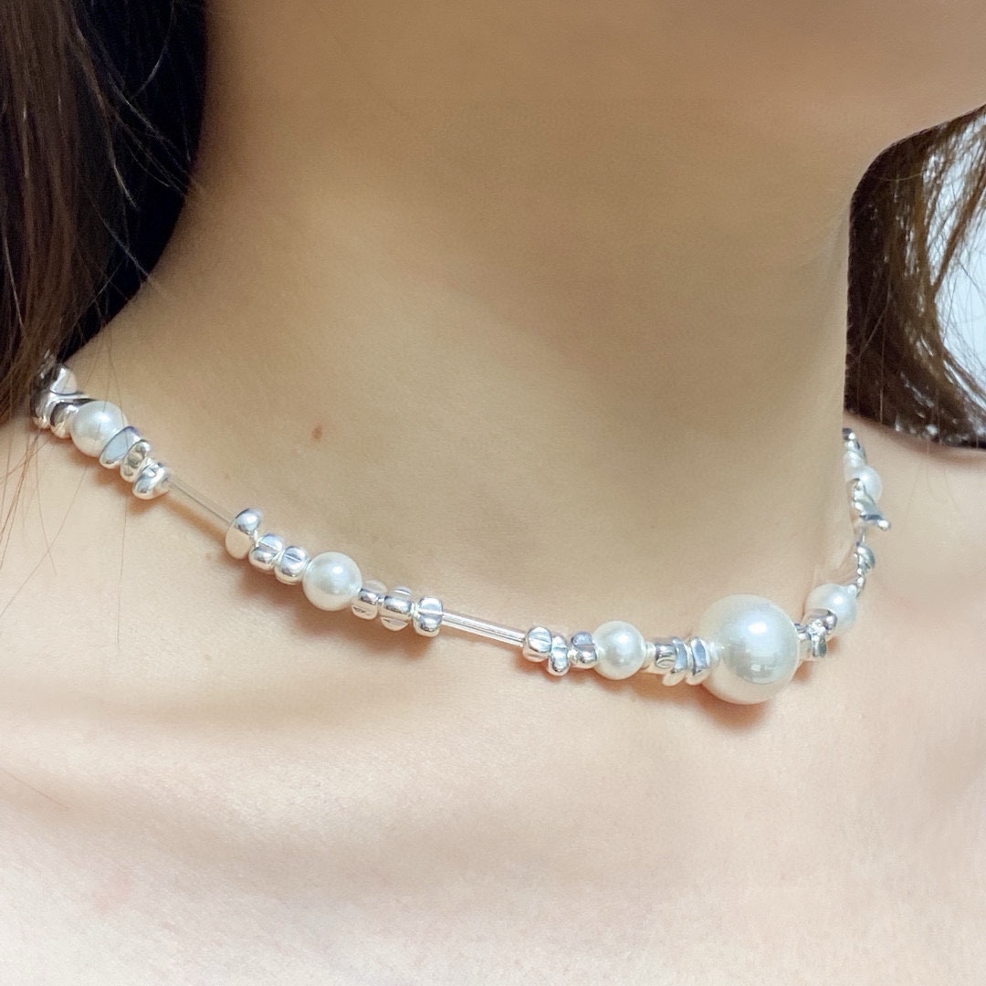 NO:688029,The most popular Korean version of ins style broken silver pearls and necklace thick version with thick chain body Seiko version Xiaohongshu recommends irregular necklaces for all kinds of trendy people Internet celebrities fashion versatile artifact big brand same style unique simple design simple style goddess let's go, jewelry boutique, necklace19860909最火韩版ins风碎银珍珠搭配项链厚实版粗链身 精工版本 小红书推荐不规则项链各路 潮人 网红 时尚 百搭 神器大牌同款独特简约设计 简约风格女神走起来吧,饰品精品,necklace,Jewelry