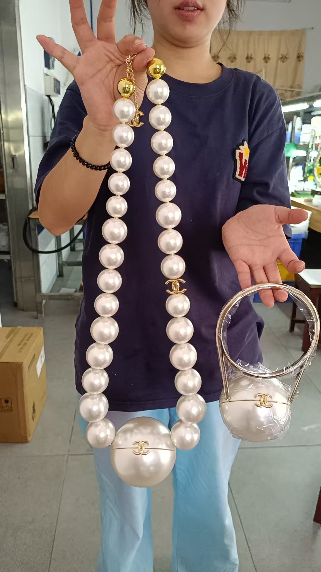NO:674651,25ss limited show pearl crossbody bag mini acrylic round box bag small waste bag, other satchels, crossbody bags1986090925ss限量秀场珍珠斜挎包迷你亚克力圆盒包小废包,其他,satchels,crossbody bags,韩剧
