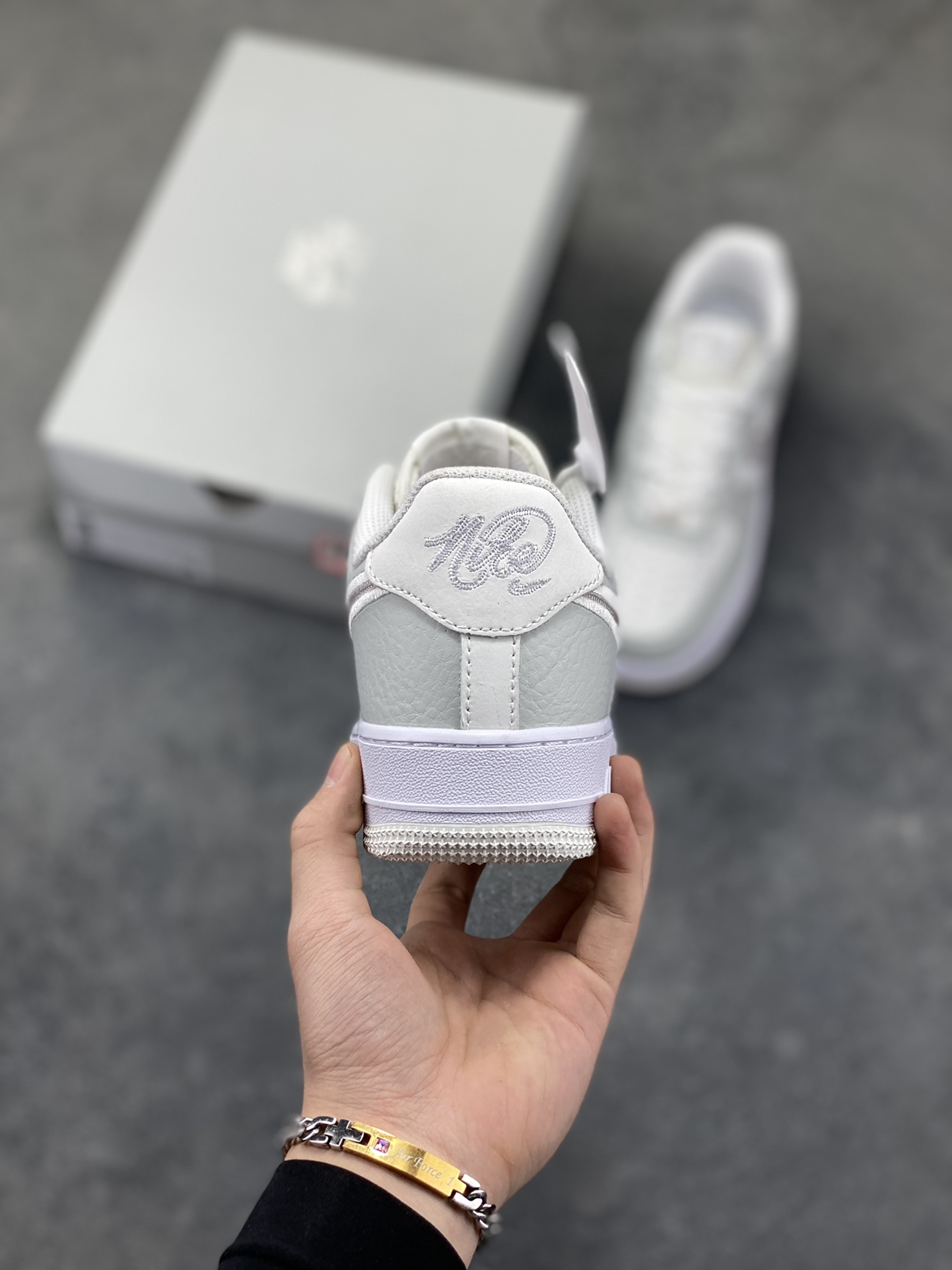 图片[4]-NIke Air Force 1 ‘07 Low 空军一号低帮 运动鞋 休闲鞋 折边针车 工艺难度大 原楦头原纸板 原装鞋盒 定制五金配件 内置全掌气垫 原厂鞋底 货号：IB6842-100 尺码：36 36.5 37.5 38 38.5 39 40 40.5 41 42 42.5 43 44 44.5 45-选品中心