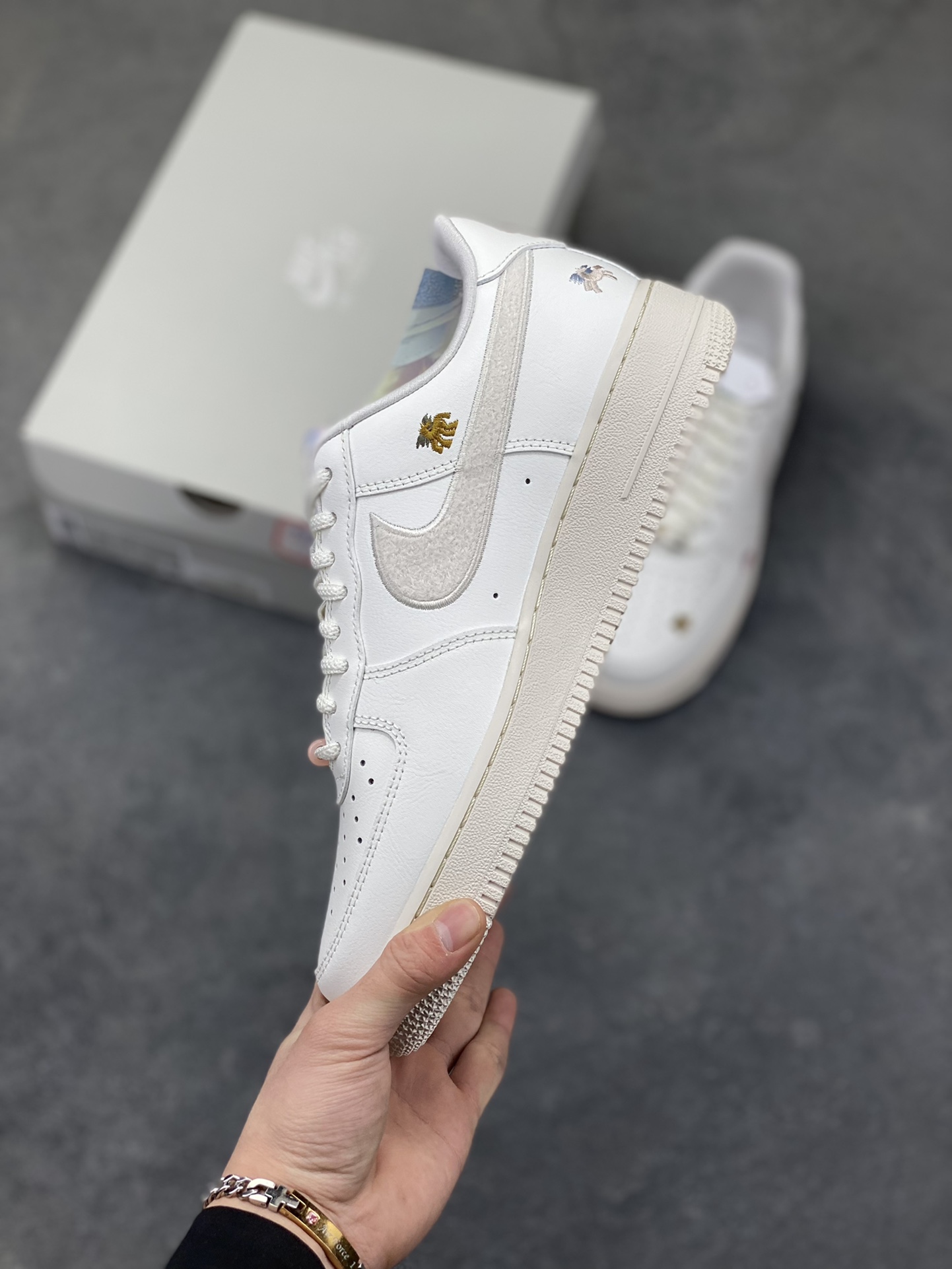 图片[3]-NIke Air Force 1 ‘07 Low 空军一号低帮 运动鞋 休闲鞋 折边针车 工艺难度大 原楦头原纸板 原装鞋盒 定制五金配件 内置全掌气垫 原厂鞋底 货号：IQ1143-100 尺码：36 36.5 37.5 38 38.5 39 40 40.5 41 42 42.5 43 44 44.5 45-选品中心