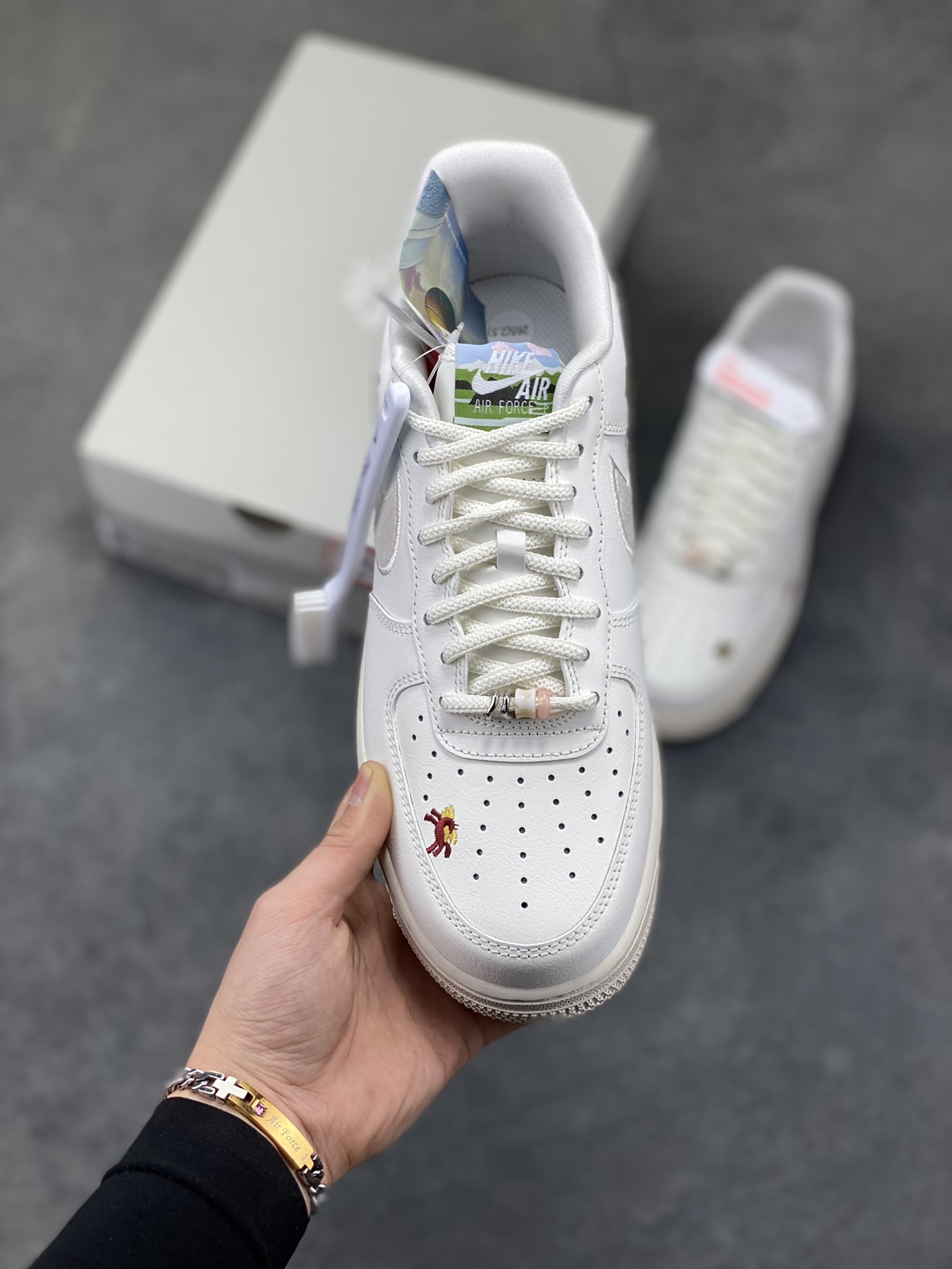 图片[2]-NIke Air Force 1 ‘07 Low 空军一号低帮 运动鞋 休闲鞋 折边针车 工艺难度大 原楦头原纸板 原装鞋盒 定制五金配件 内置全掌气垫 原厂鞋底 货号：IQ1143-100 尺码：36 36.5 37.5 38 38.5 39 40 40.5 41 42 42.5 43 44 44.5 45-选品中心