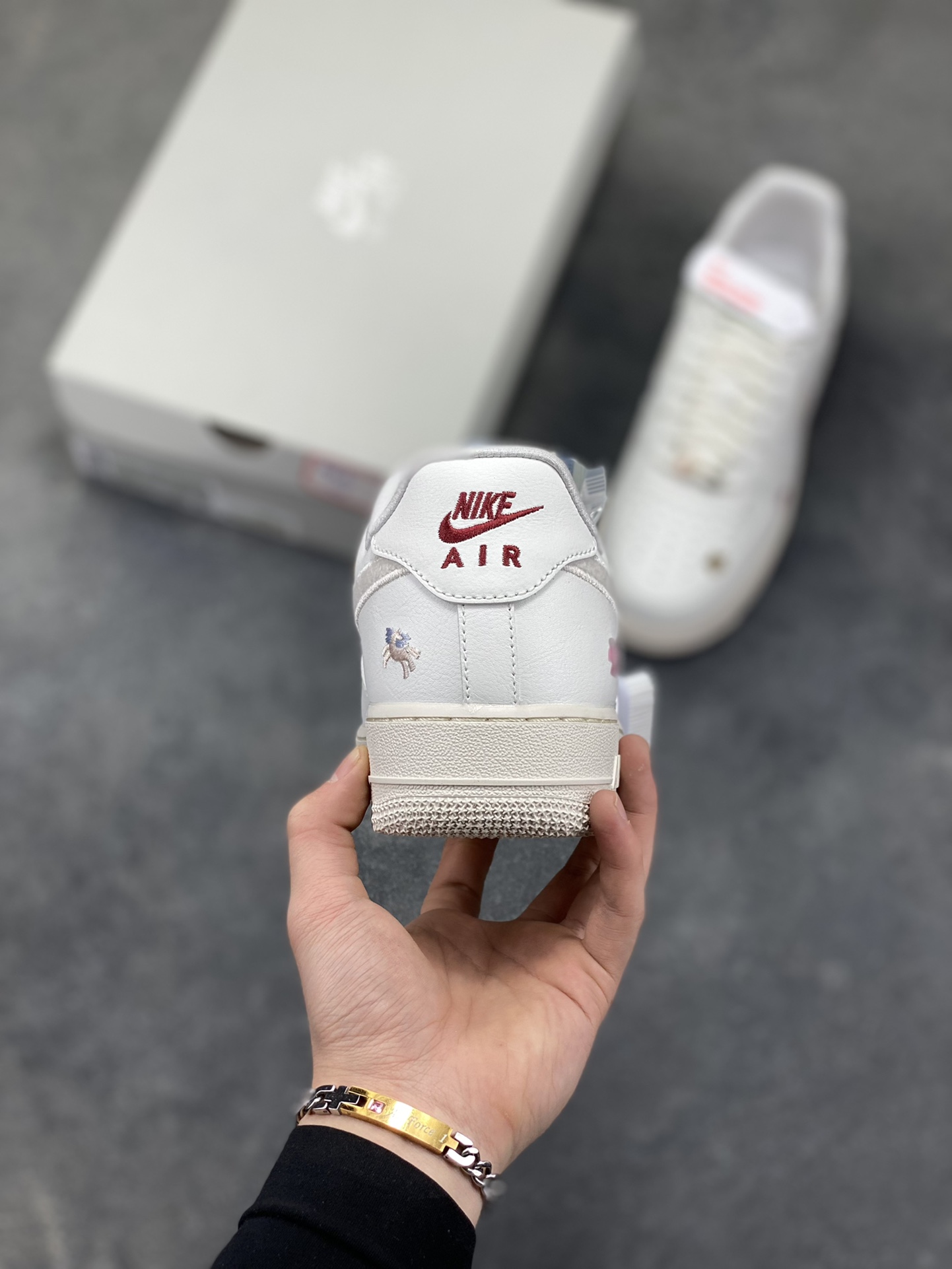 图片[4]-NIke Air Force 1 ‘07 Low 空军一号低帮 运动鞋 休闲鞋 折边针车 工艺难度大 原楦头原纸板 原装鞋盒 定制五金配件 内置全掌气垫 原厂鞋底 货号：IQ1143-100 尺码：36 36.5 37.5 38 38.5 39 40 40.5 41 42 42.5 43 44 44.5 45-选品中心