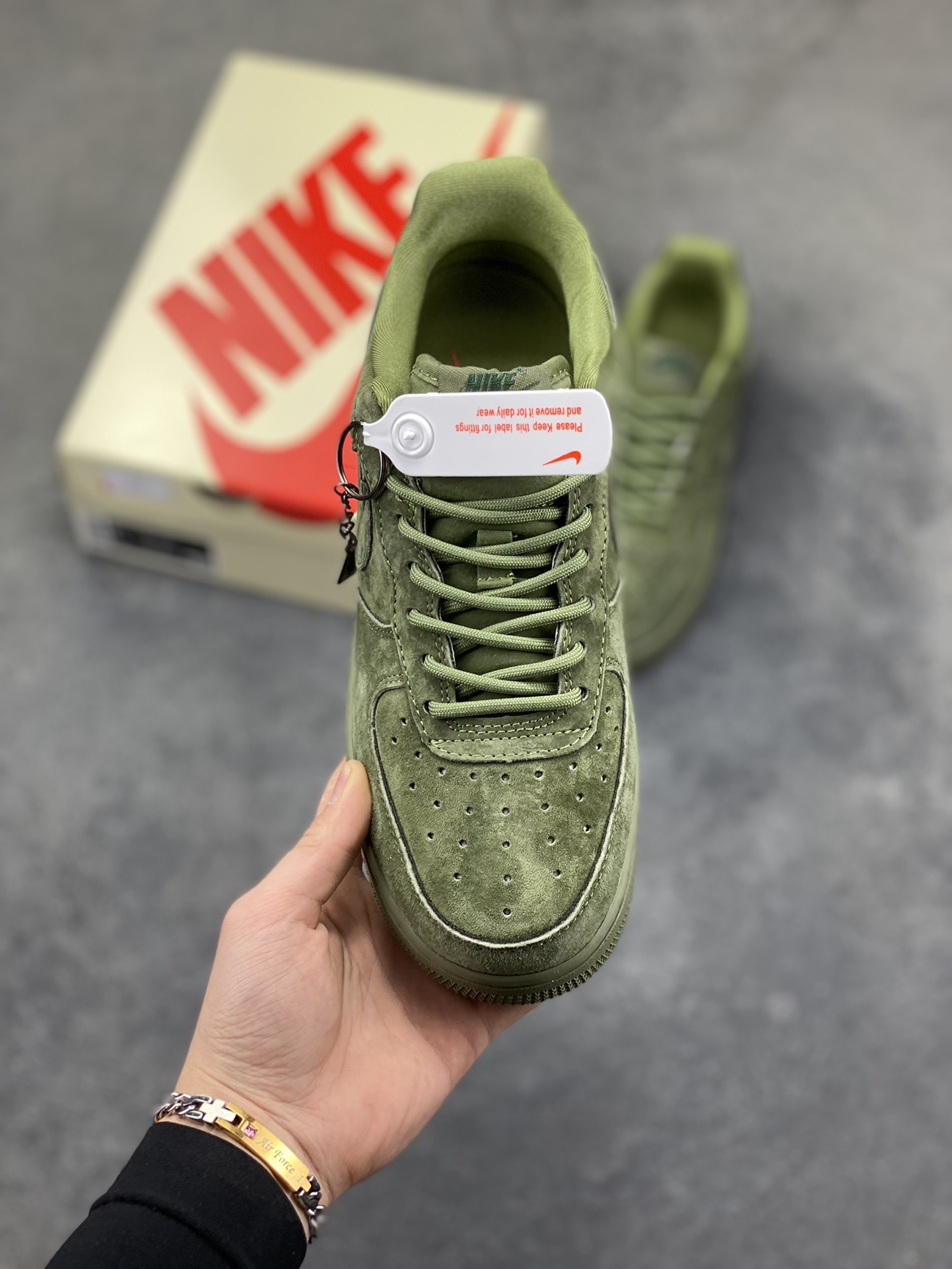 图片[2]-Nike Air Force 1 ‘07 Low “Supreme联名——全猪八”空军一号 高端定制 低帮 运动鞋 休闲鞋 折边针车 工艺难度大 原楦头原纸板 原装鞋盒 定制五金配件 内置全掌气垫 原厂鞋底 货号：DF0188-117 尺码：36 36.5 37.5 38 38.5 39 40 40.5 41 42 42.5 43 44 44.5 45-选品中心