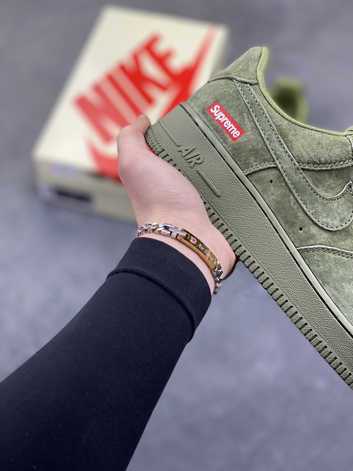 图片[6]-Nike Air Force 1 ‘07 Low “Supreme联名——全猪八”空军一号 高端定制 低帮 运动鞋 休闲鞋 折边针车 工艺难度大 原楦头原纸板 原装鞋盒 定制五金配件 内置全掌气垫 原厂鞋底 货号：DF0188-117 尺码：36 36.5 37.5 38 38.5 39 40 40.5 41 42 42.5 43 44 44.5 45-选品中心