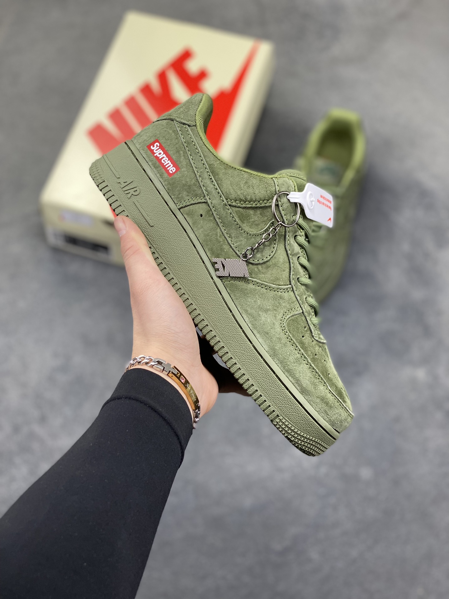 Nike Air Force 1 ‘07 Low “Supreme联名——全猪八”空军一号 高端定制 低帮 运动鞋 休闲鞋 折边针车 工艺难度大 原楦头原纸板 原装鞋盒 定制五金配件 内置全掌气垫 原厂鞋底 货号：DF0188-117 尺码：36 36.5 37.5 38 38.5 39 40 40.5 41 42 42.5 43 44 44.5 45-选品中心