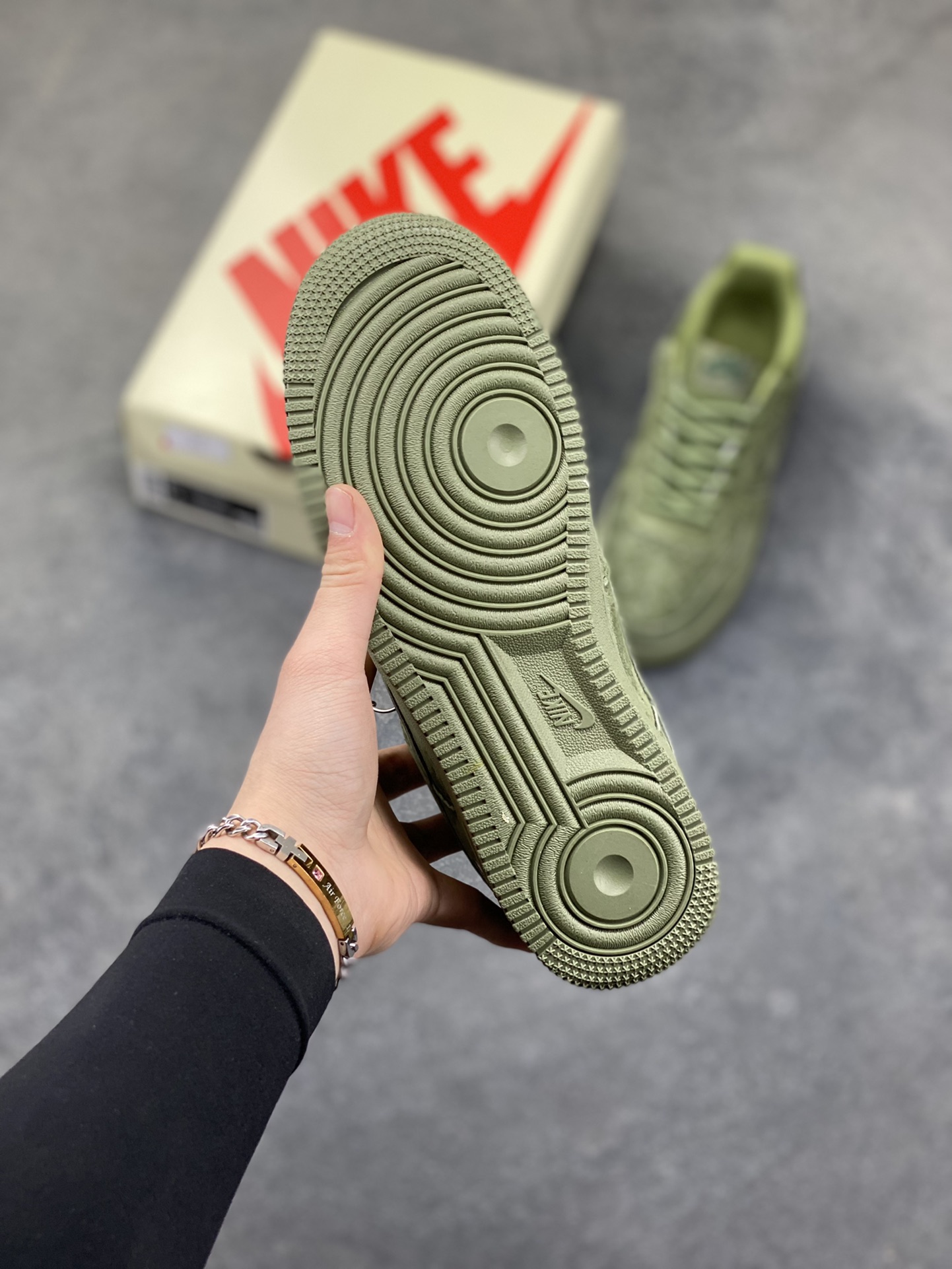 图片[5]-Nike Air Force 1 ‘07 Low “Supreme联名——全猪八”空军一号 高端定制 低帮 运动鞋 休闲鞋 折边针车 工艺难度大 原楦头原纸板 原装鞋盒 定制五金配件 内置全掌气垫 原厂鞋底 货号：DF0188-117 尺码：36 36.5 37.5 38 38.5 39 40 40.5 41 42 42.5 43 44 44.5 45-选品中心