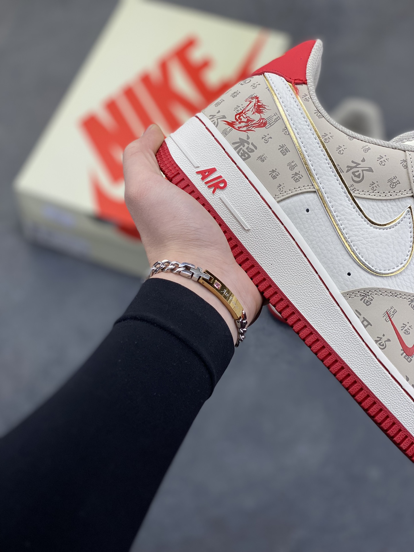 图片[6]-NIke Air Force 1 ‘07 Low “马年限定—福韵米红” 空军一号低帮 运动鞋 休闲鞋 折边针车 工艺难度大 原楦头原纸板 高端定制鞋盒 原厂鞋底 超高清洁度 细节完美 货号：NH0601-502 尺码：36 36.5 37.5 38 38.5 39 40 40.5 41 42 42.5 43 44 44.5 45\”},\”share\”：{\”miniImage\”：\”https：//xcimg.szwego.com/album_bg.png-选品中心