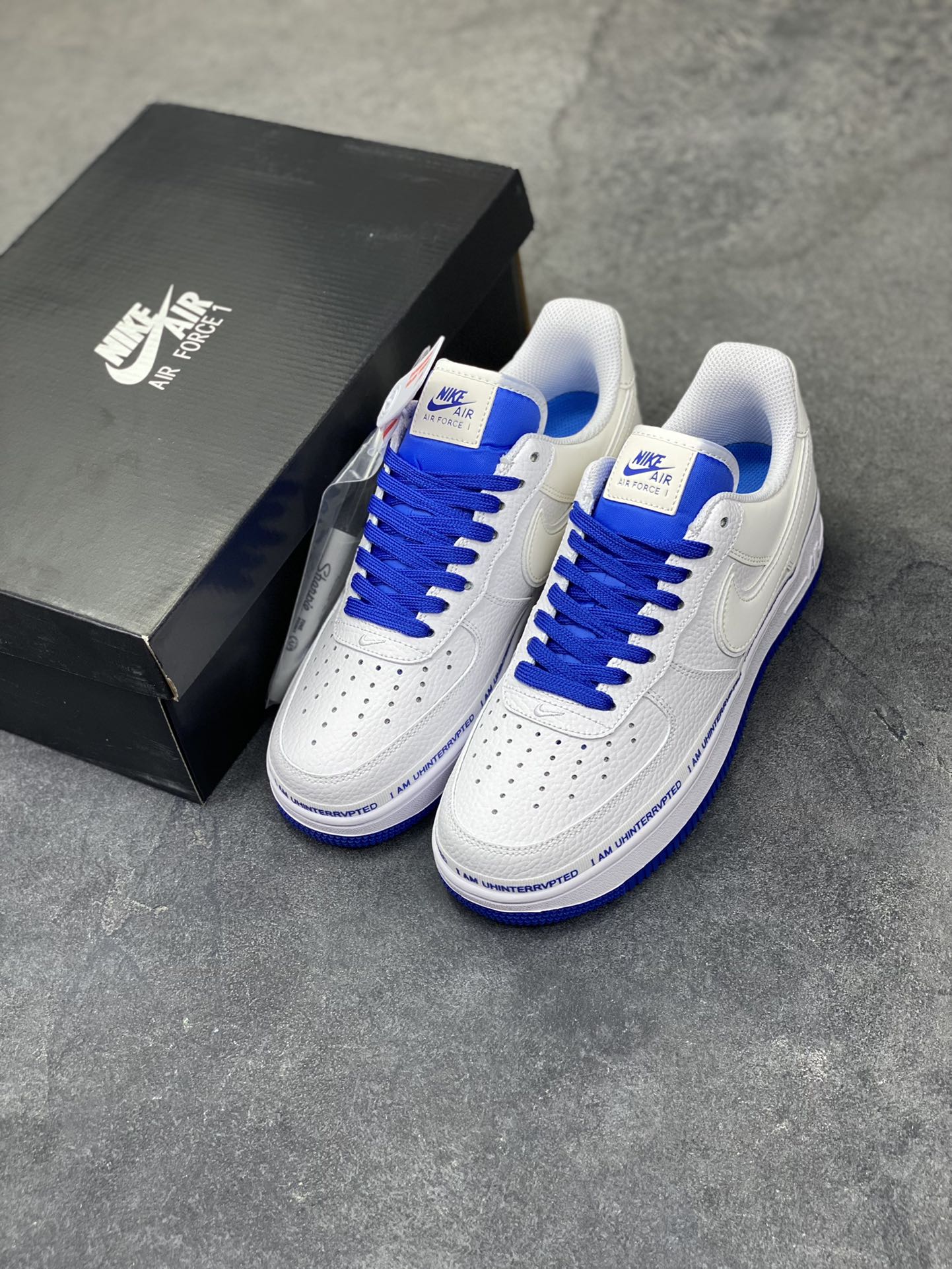 图片[8]-詹皇公司联名款Uninterrupted x Nike Air Force 1 ”MORE THAN____“ 白宝蓝签名涂鸦3M 原装正确超软头层荔枝纹皮革材质#原楦开发版型纸版#内置全掌Sole气垫#附送涂鸦签字笔 空军一号经典百搭休闲运动板鞋 货号：CQ0494-100 尺码：36 36.5 37.5 38 38.5 39 40 40.5 41 42 42.5 43 44 44.5 45-选品中心