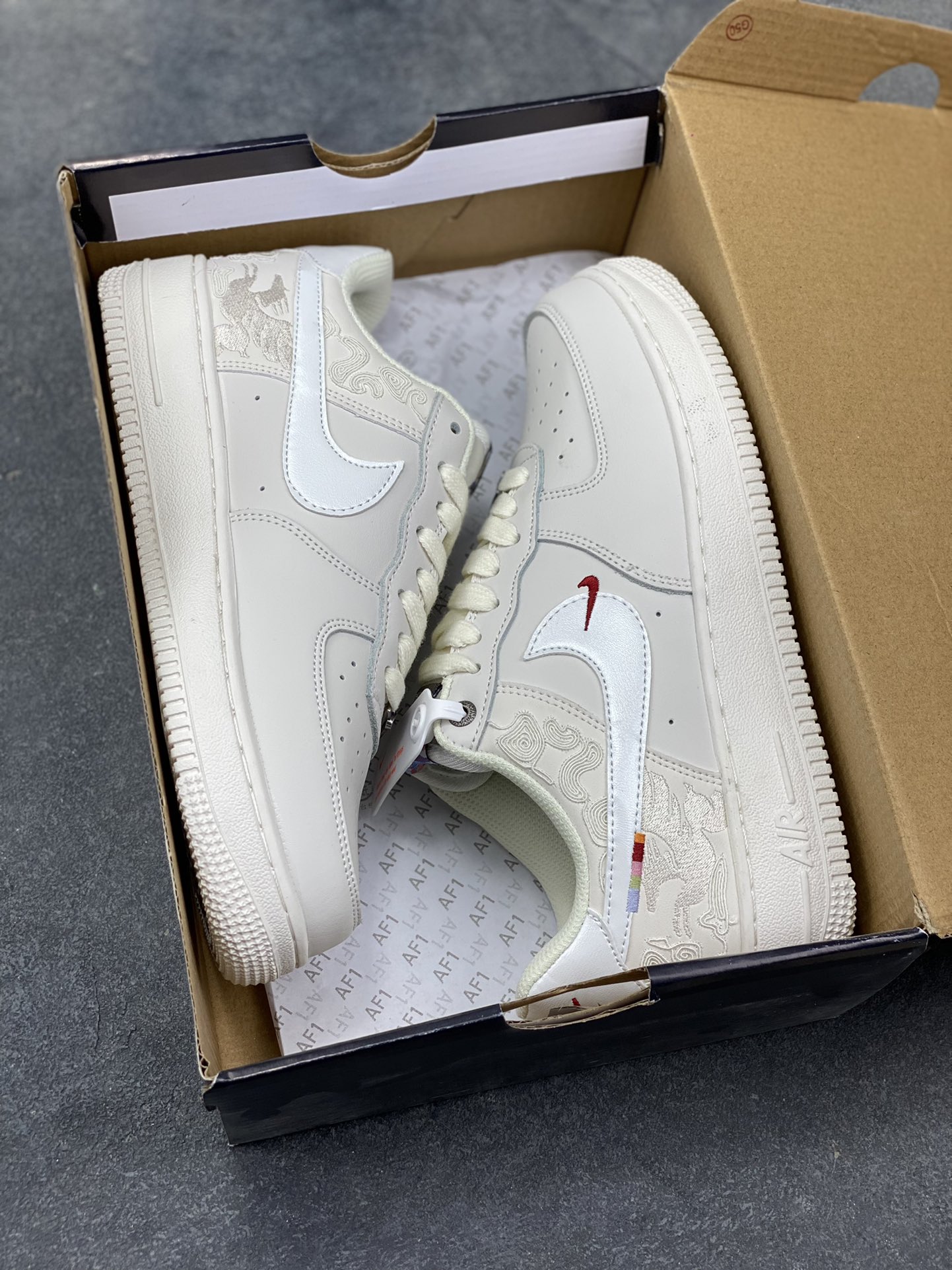 图片[9]-NIke Air Force 1 ‘07 Low 空军一号低帮 运动鞋 休闲鞋 折边针车 工艺难度大 原楦头原纸板 原装鞋盒 定制五金配件 内置全掌气垫 原厂鞋底 货号：IQ1119-011 尺码：36 36.5 37.5 38 38.5 39 40 40.5 41 42 42.5 43 44 44.5 45-选品中心