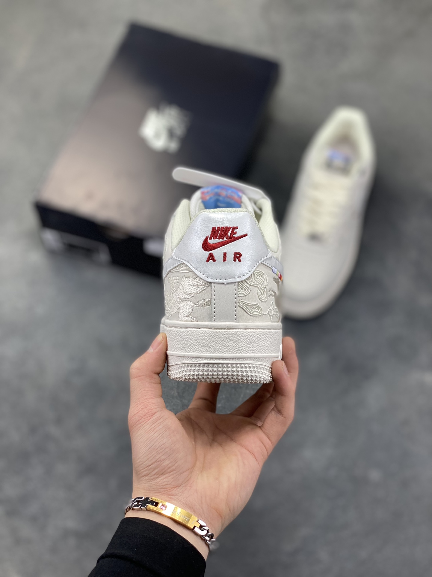 图片[4]-NIke Air Force 1 ‘07 Low 空军一号低帮 运动鞋 休闲鞋 折边针车 工艺难度大 原楦头原纸板 原装鞋盒 定制五金配件 内置全掌气垫 原厂鞋底 货号：IQ1119-011 尺码：36 36.5 37.5 38 38.5 39 40 40.5 41 42 42.5 43 44 44.5 45-选品中心