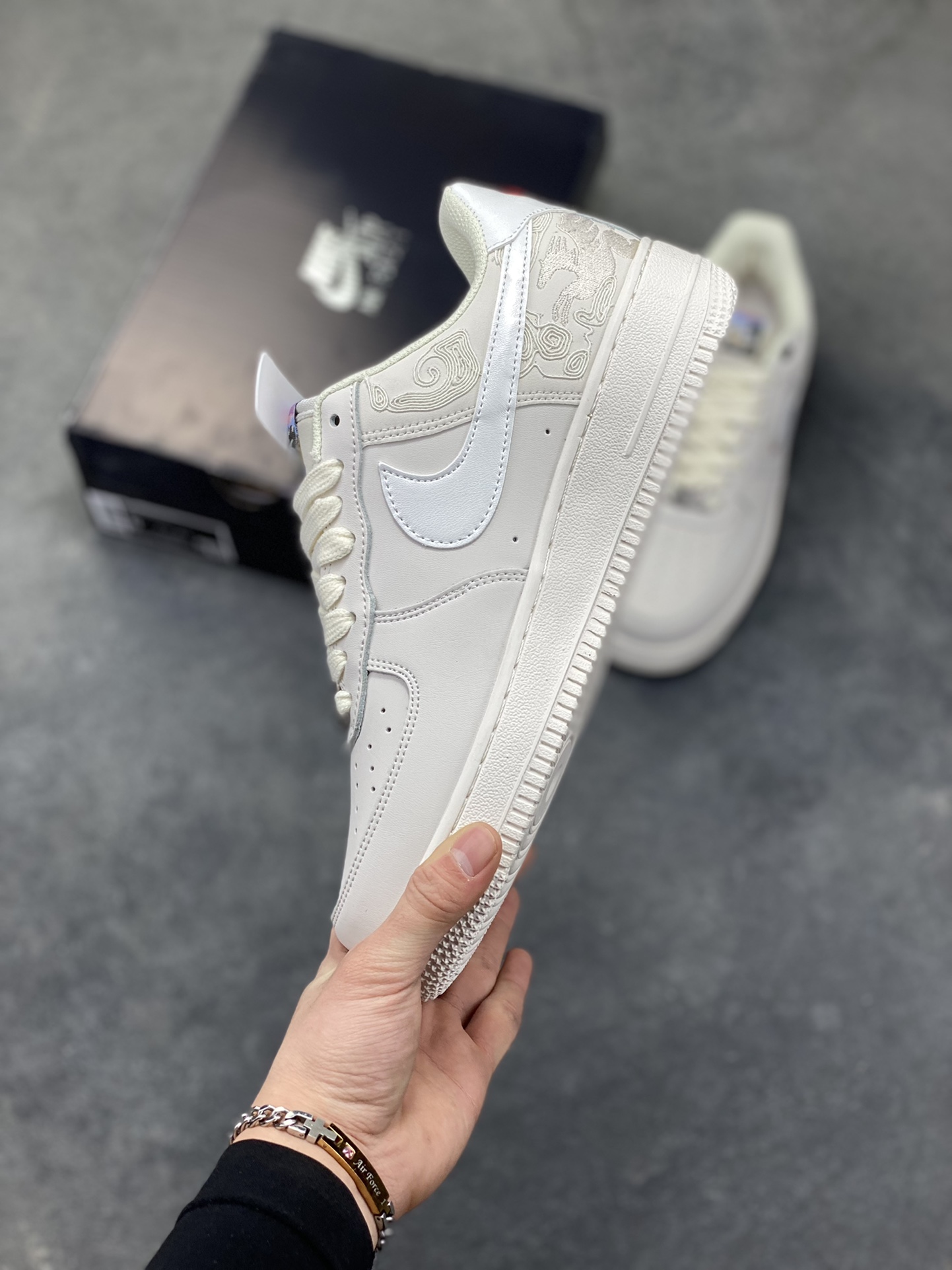 图片[3]-NIke Air Force 1 ‘07 Low 空军一号低帮 运动鞋 休闲鞋 折边针车 工艺难度大 原楦头原纸板 原装鞋盒 定制五金配件 内置全掌气垫 原厂鞋底 货号：IQ1119-011 尺码：36 36.5 37.5 38 38.5 39 40 40.5 41 42 42.5 43 44 44.5 45-选品中心