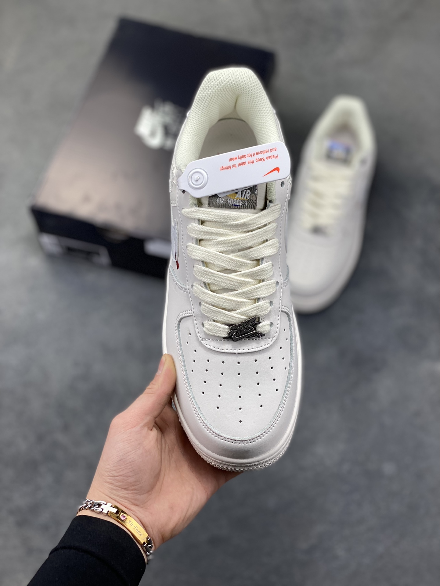 图片[2]-NIke Air Force 1 ‘07 Low 空军一号低帮 运动鞋 休闲鞋 折边针车 工艺难度大 原楦头原纸板 原装鞋盒 定制五金配件 内置全掌气垫 原厂鞋底 货号：IQ1119-011 尺码：36 36.5 37.5 38 38.5 39 40 40.5 41 42 42.5 43 44 44.5 45-选品中心