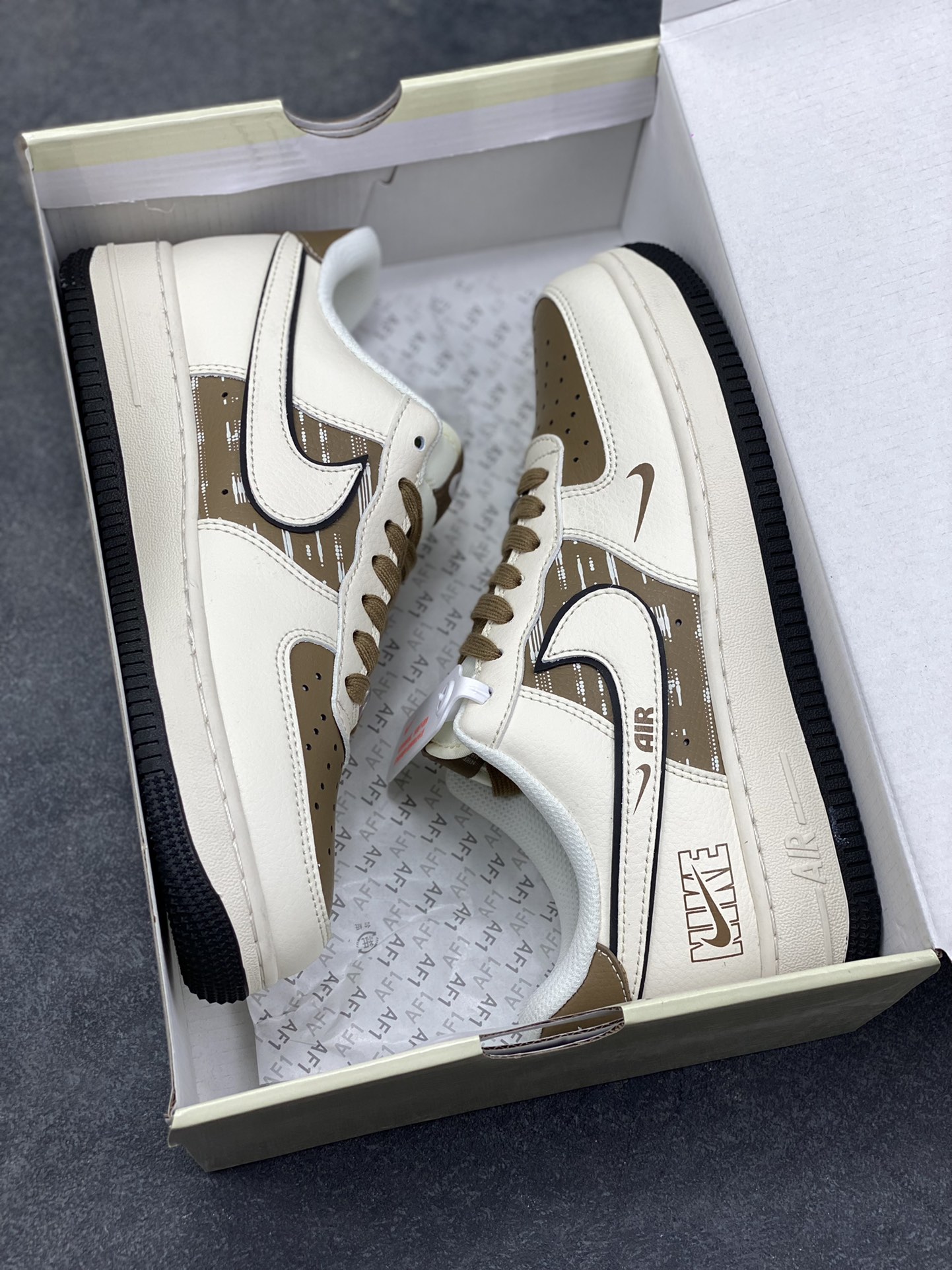 图片[9]-高端定制Nike Air Force 1 ‘07 Low “NIKE联名——米白棕” 高端定制 低帮休闲板鞋 定制鞋盒 大厂纯原品质出货 超高清洁度 皮料切割干净无任何毛边 细节完美 货号：XD9314-618 尺码：36 36.5 37.5 38 38.5 39 40 40.5 41 42 42.5 43 44 44.5 45-选品中心