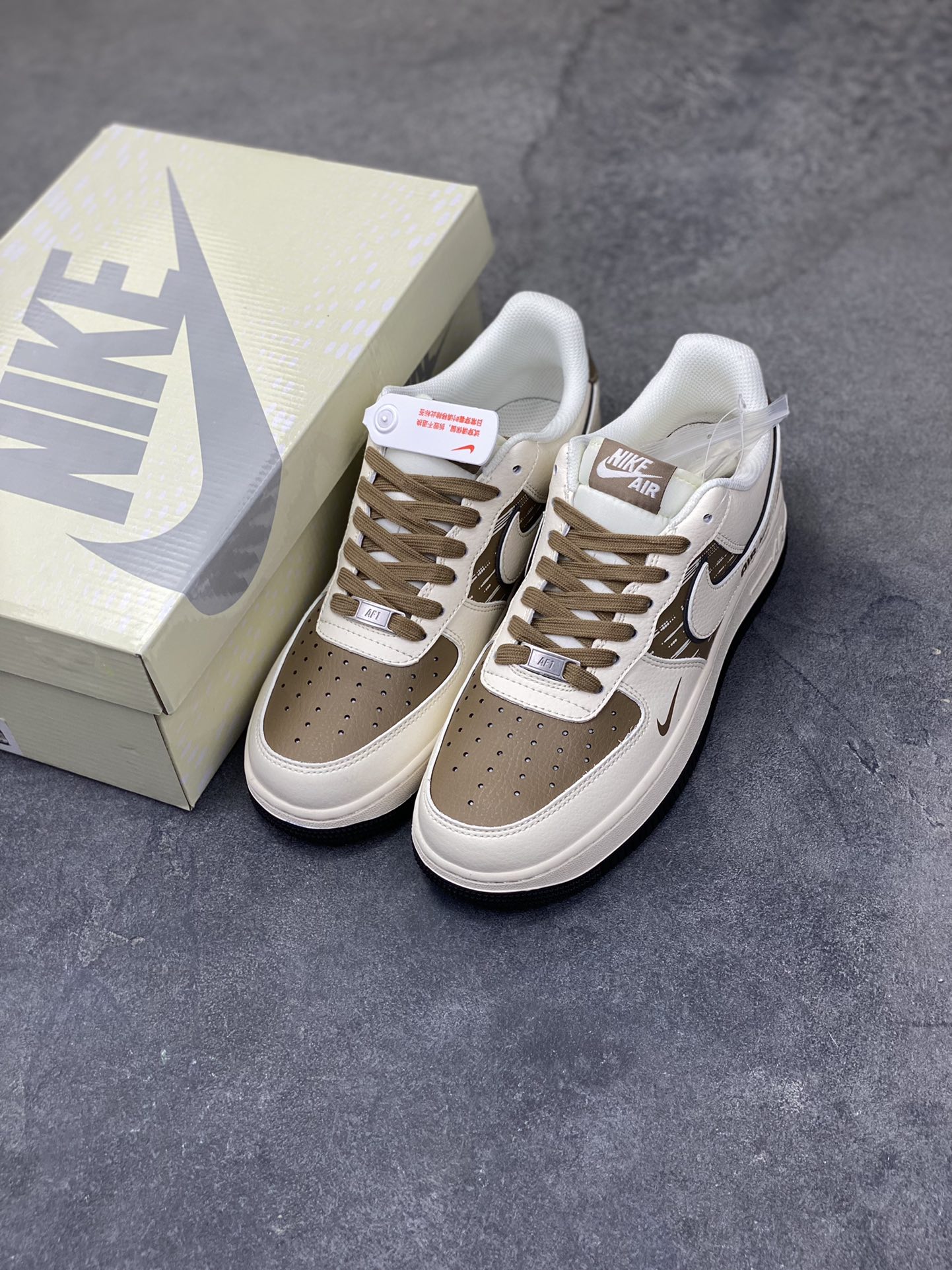 图片[8]-高端定制Nike Air Force 1 ‘07 Low “NIKE联名——米白棕” 高端定制 低帮休闲板鞋 定制鞋盒 大厂纯原品质出货 超高清洁度 皮料切割干净无任何毛边 细节完美 货号：XD9314-618 尺码：36 36.5 37.5 38 38.5 39 40 40.5 41 42 42.5 43 44 44.5 45-选品中心
