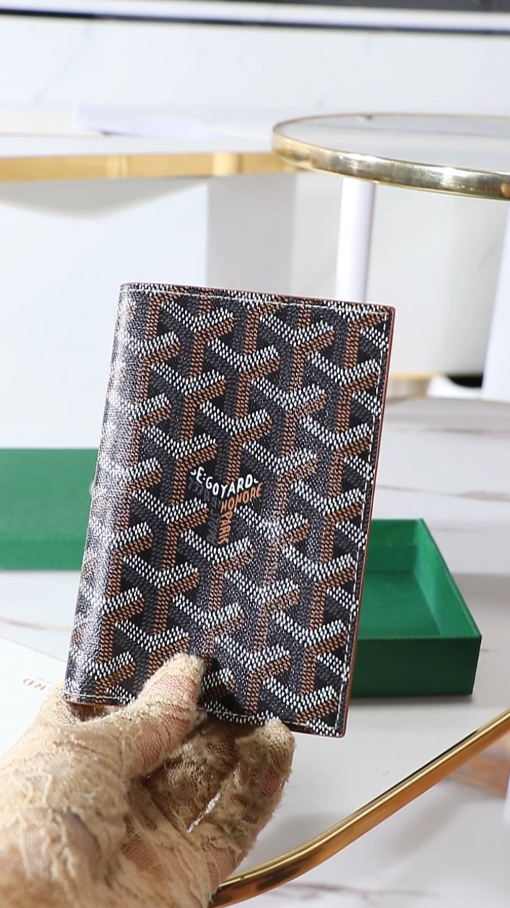 Funda de pasaporte marrón