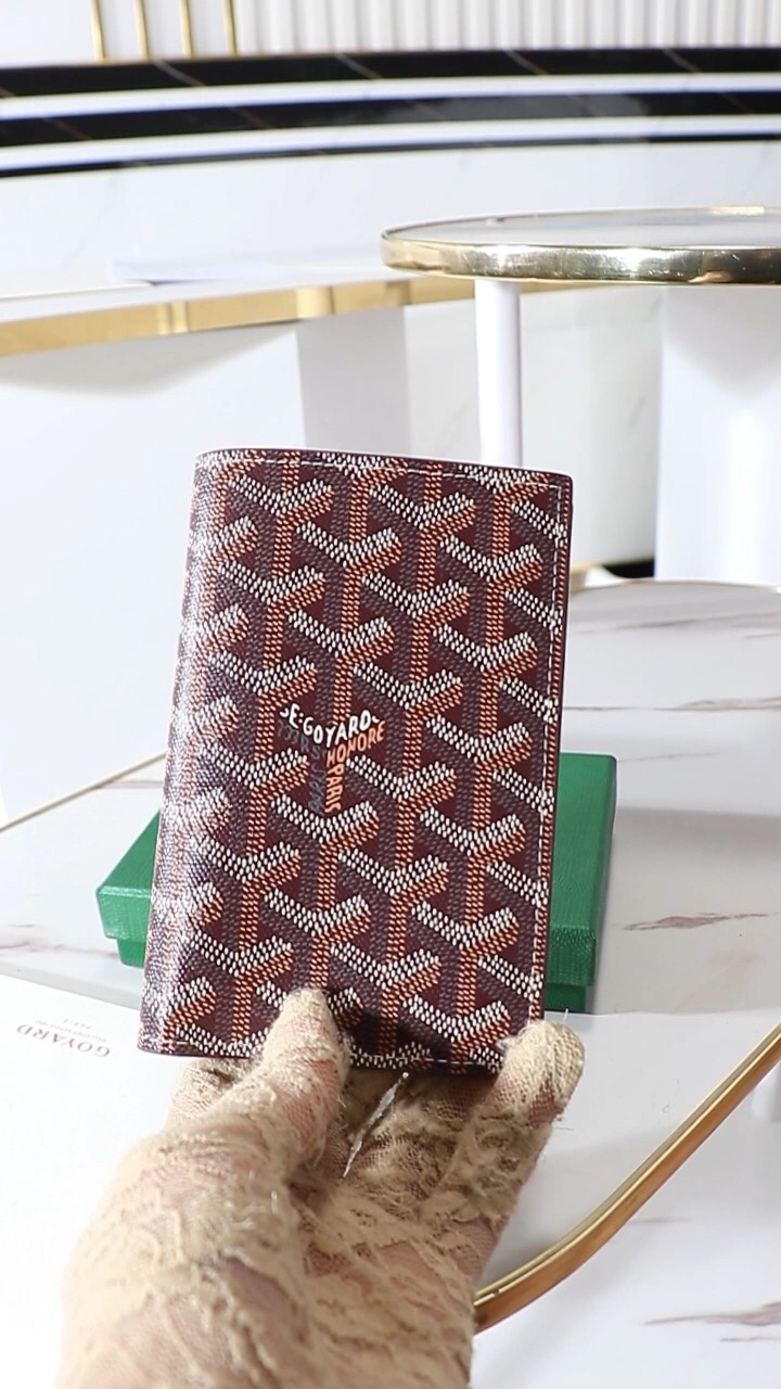 Funda para pasaporte granate