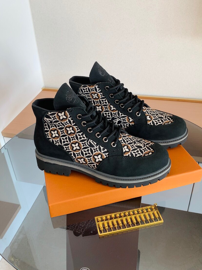 工厂价320  🔥🔥 LV联名Timberland（天布伦）冬季❄️新款，鞋面进口牛皮搭配高档真皮内里，原版大底。官网原版开模可随意出入，这个季节穿出不一样的你。码数:: 38-44。定做45-46！