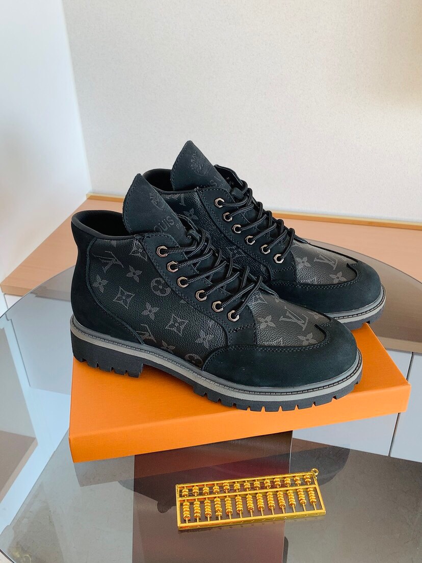 工厂价320  🔥🔥 LV联名Timberland（天布伦）冬季❄️新款，鞋面进口牛皮搭配高档真皮内里，原版大底。官网原版开模可随意出入，这个季节穿出不一样的你。码数:: 38-44。定做45-46！