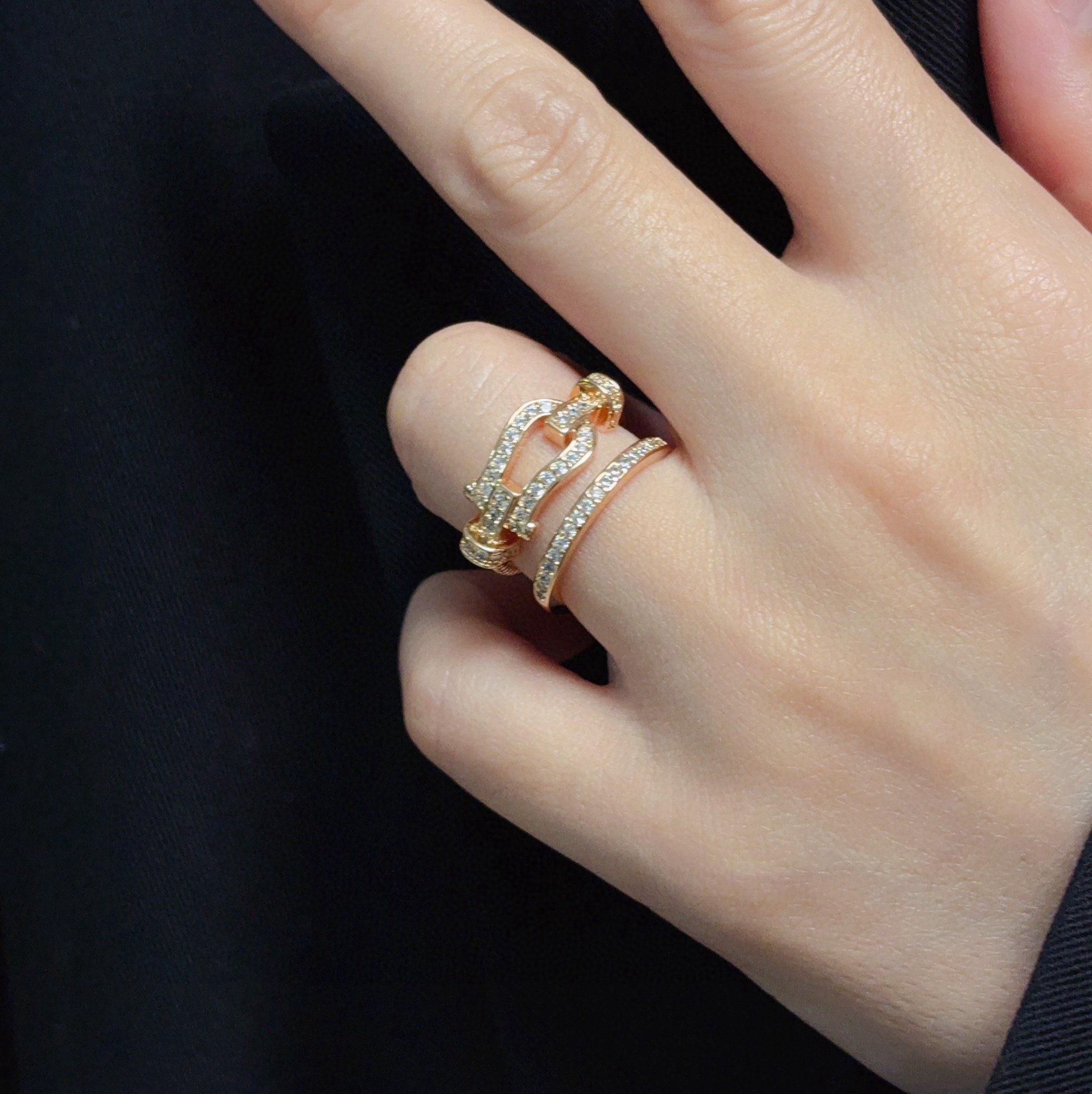 NO:688047,Hot new Fred Feiden full diamond hollow horseshoe buckle nautical buckle, fortune buckle, 8-figure buckle high quality cable two-in-one full diamond open ring big brand fashion and exquisite FORCE series ring high-end customization ~ sub-gold micro-plating 18k gold process Seiko horseshoe buckle head ring!  The upper body effect is very versatile. Internet celebrity expert. A must-have item for fashionistas. Rose gold, gold, and silver three-color men's and women's couple styles. One size fits all. Fine jewelry, ring, gold.19860909火爆新款费雷德 Fred斐登满钻镂空马蹄扣航海扣、发财扣、8字扣高品质缆绳二合一满钻开口戒指大牌 时尚 精致FORCE 系列戒指高端定制～亚金微电镀18k金工艺 精工马蹄扣头戒指！上身效果非常百搭 网红达人 时尚一族必备单品 玫瑰金、黄金、银色三色男女同款情侣款码数开口均码,饰品精品,ring,gold,Jewelry