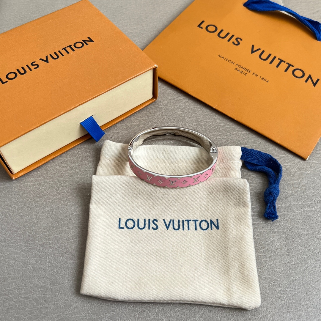 】LV手镯👍原版制作、高版本 厚金电镀✨每一个细节媲美专柜正品，业内仅此一家全世界专柜自购正品打版，这样