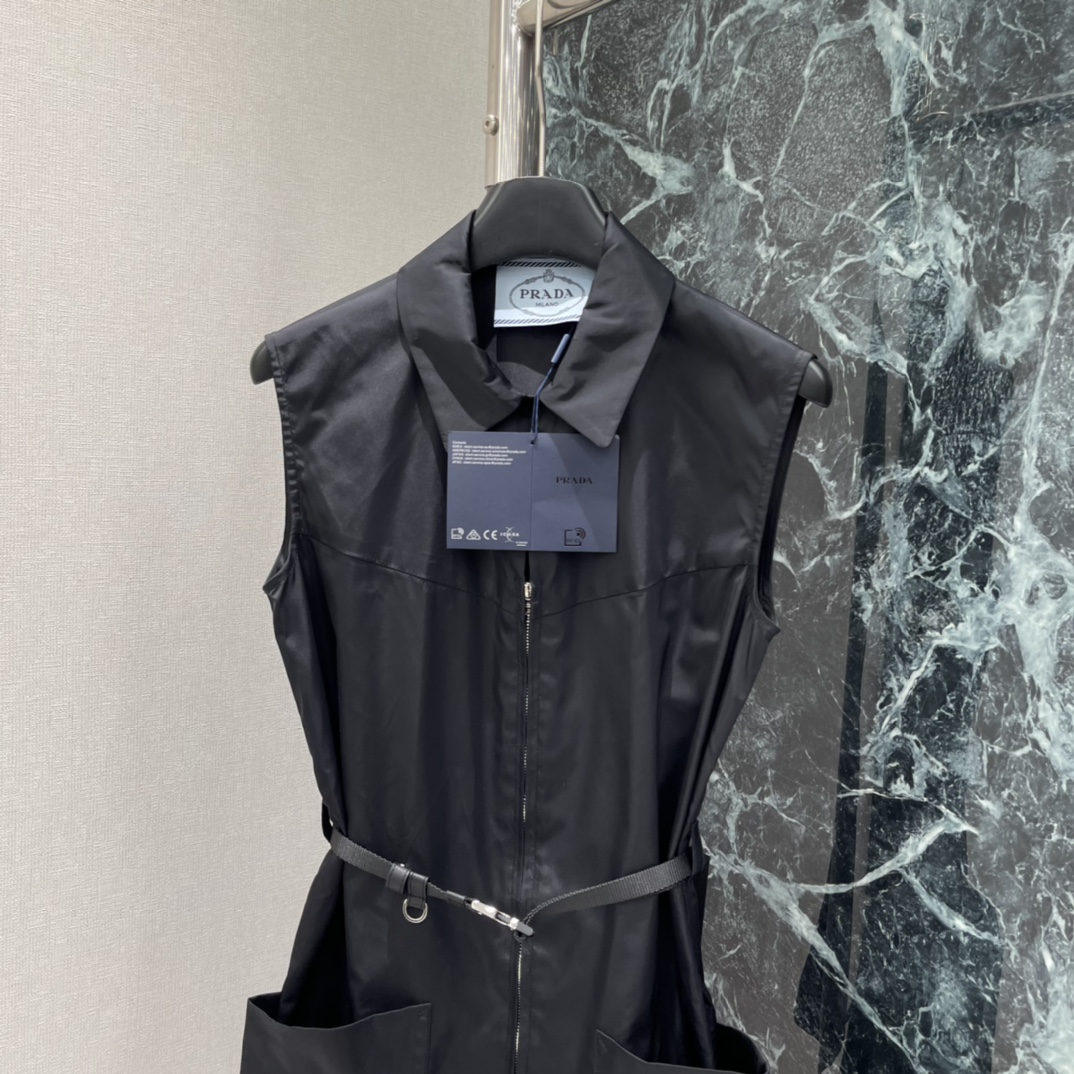 PD 26春季新款 尼龙束腰无袖连衣裙 束腰设计超显身材!拉链开合+可调节腰带，实用又时髦两侧大口袋，日