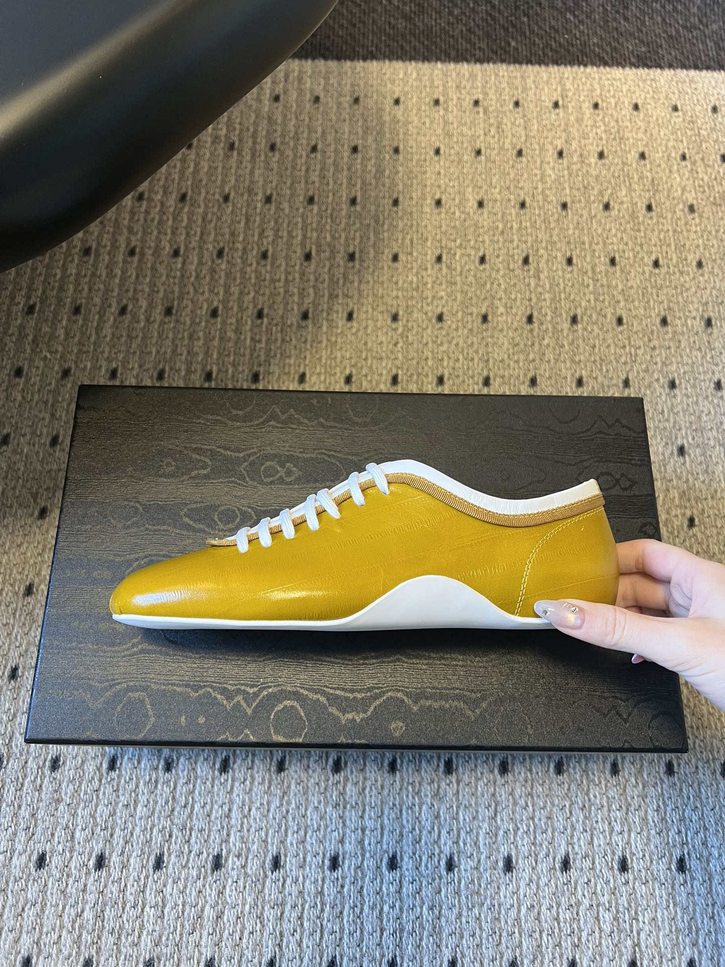 Dries Van Note*26ss复古德训鞋极简平底休闲鞋属于复古德训鞋极简平底休闲鞋，鞋型为低帮窄