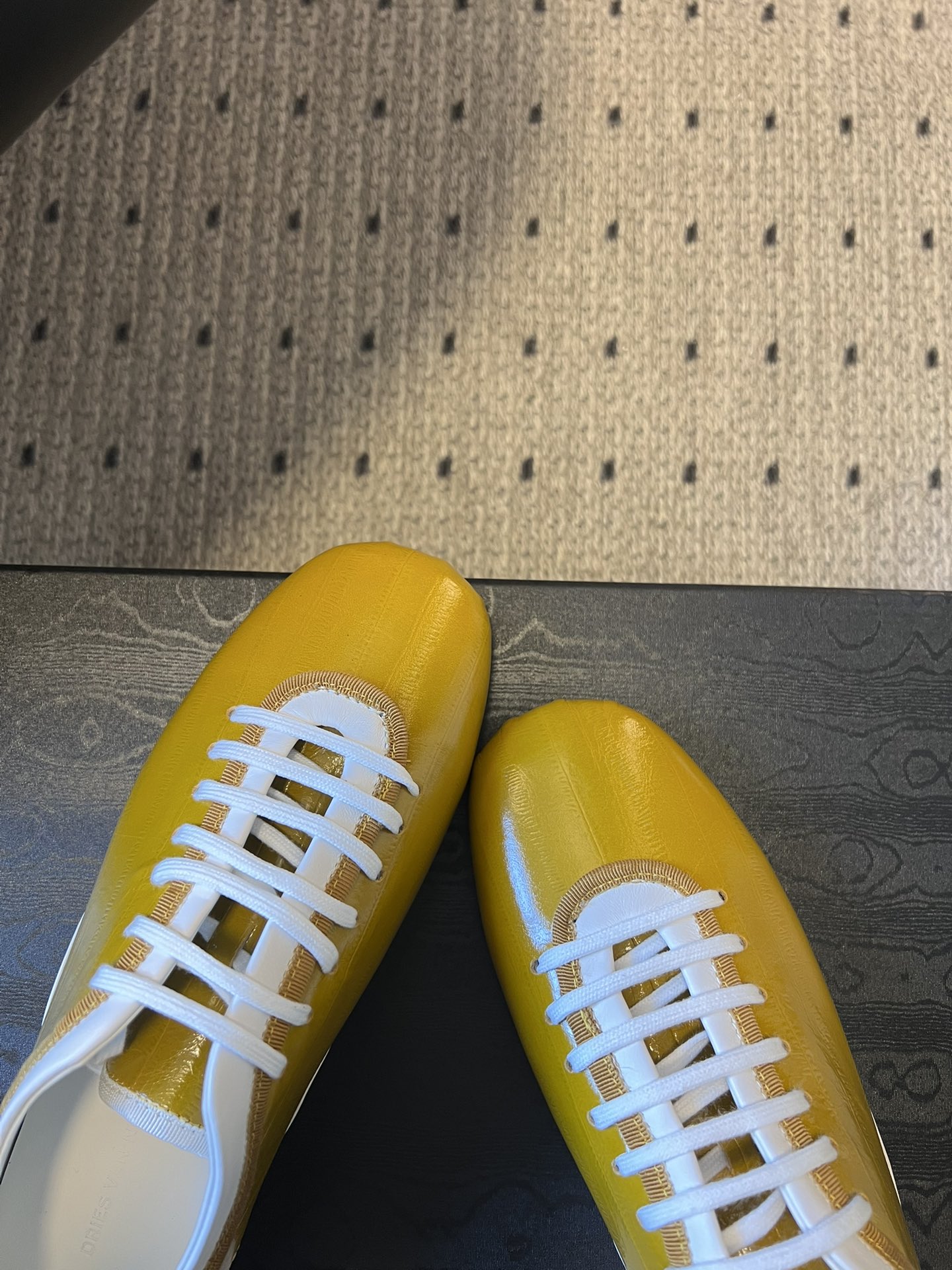 Dries Van Note*26ss复古德训鞋极简平底休闲鞋属于复古德训鞋极简平底休闲鞋，鞋型为低帮窄