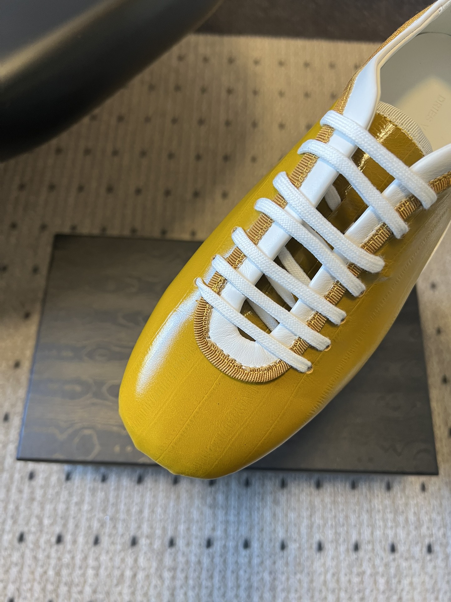 Dries Van Note*26ss复古德训鞋极简平底休闲鞋属于复古德训鞋极简平底休闲鞋，鞋型为低帮窄