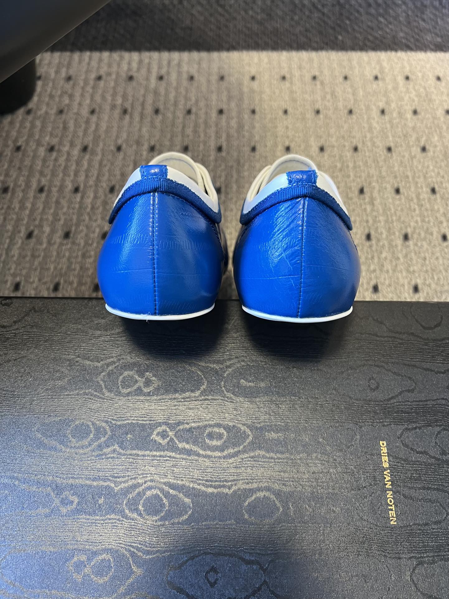 Dries Van Note*26ss复古德训鞋极简平底休闲鞋属于复古德训鞋极简平底休闲鞋，鞋型为低帮窄