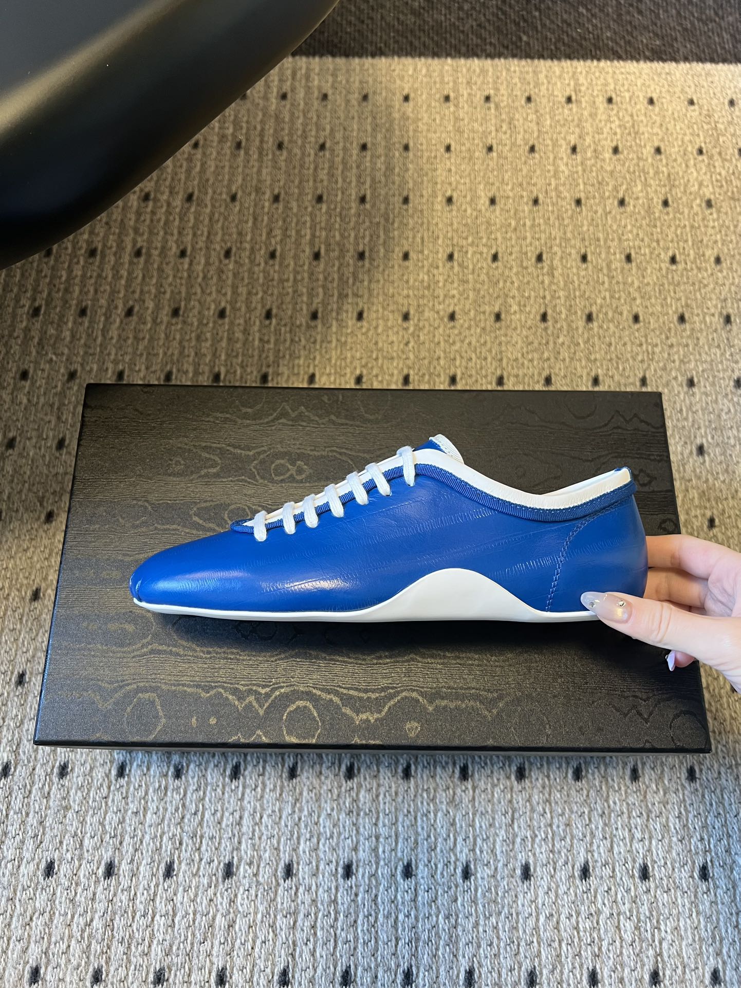 Dries Van Note*26ss复古德训鞋极简平底休闲鞋属于复古德训鞋极简平底休闲鞋，鞋型为低帮窄