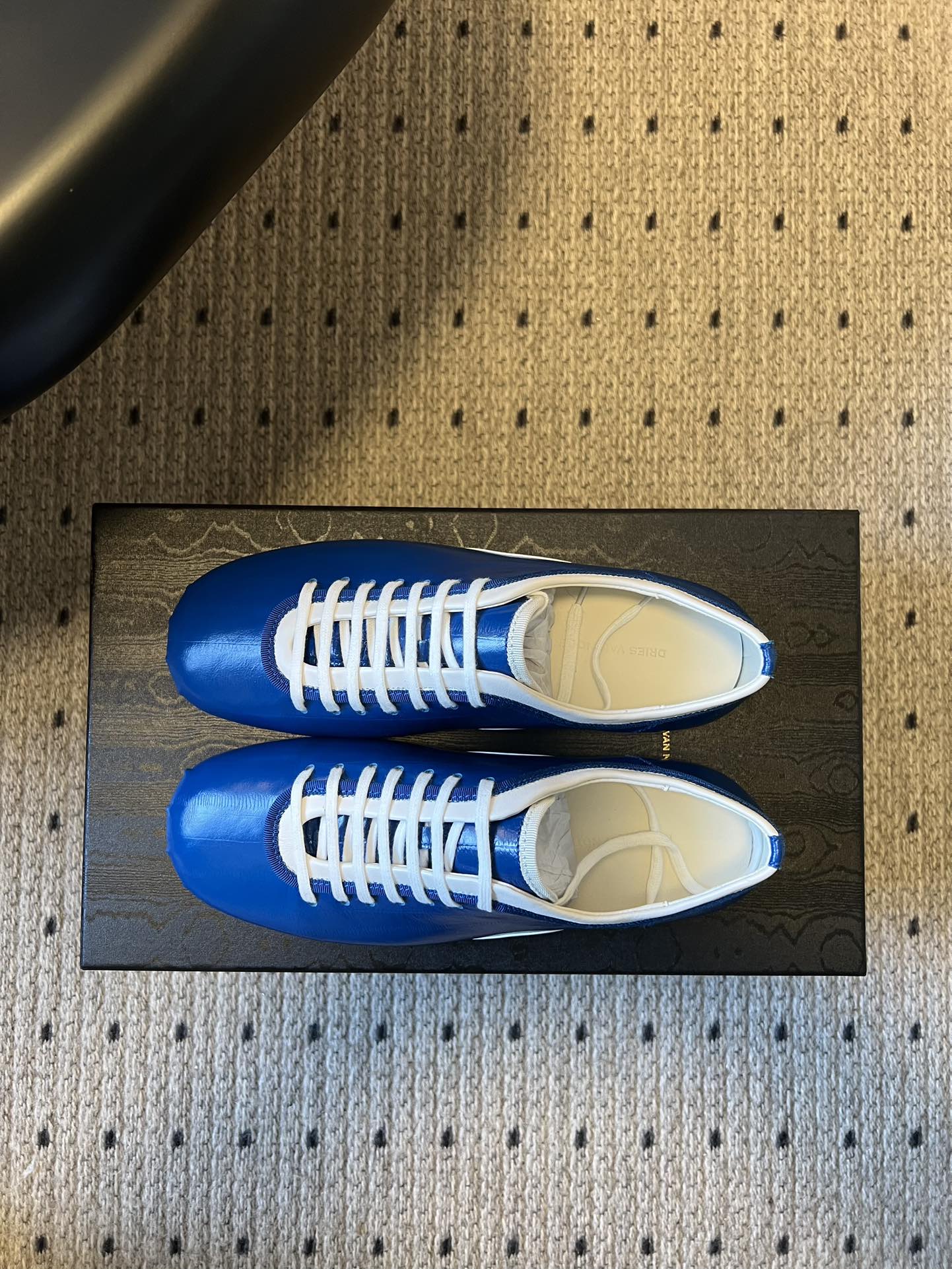 Dries Van Note*26ss复古德训鞋极简平底休闲鞋属于复古德训鞋极简平底休闲鞋，鞋型为低帮窄