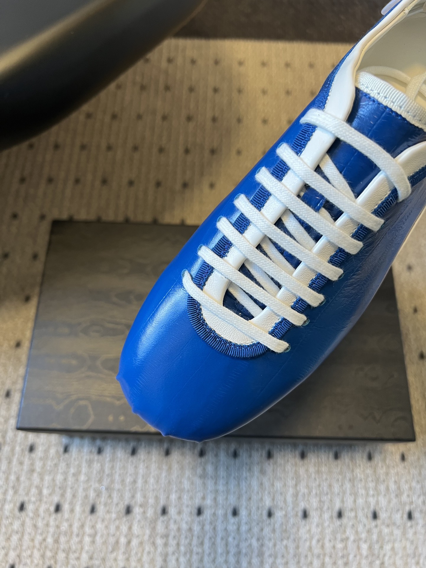 Dries Van Note*26ss复古德训鞋极简平底休闲鞋属于复古德训鞋极简平底休闲鞋，鞋型为低帮窄