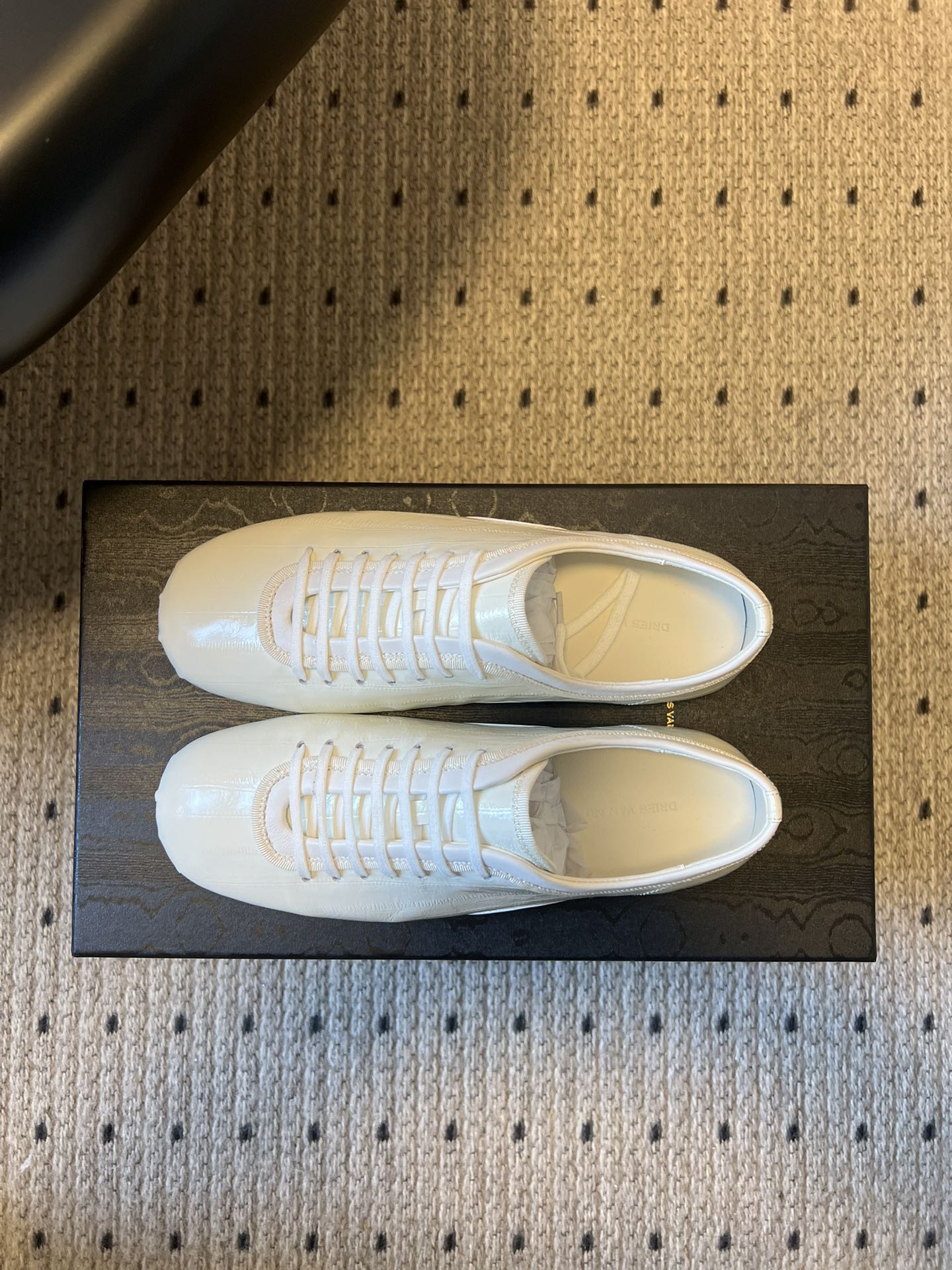 Dries Van Note*26ss复古德训鞋极简平底休闲鞋属于复古德训鞋极简平底休闲鞋，鞋型为低帮窄