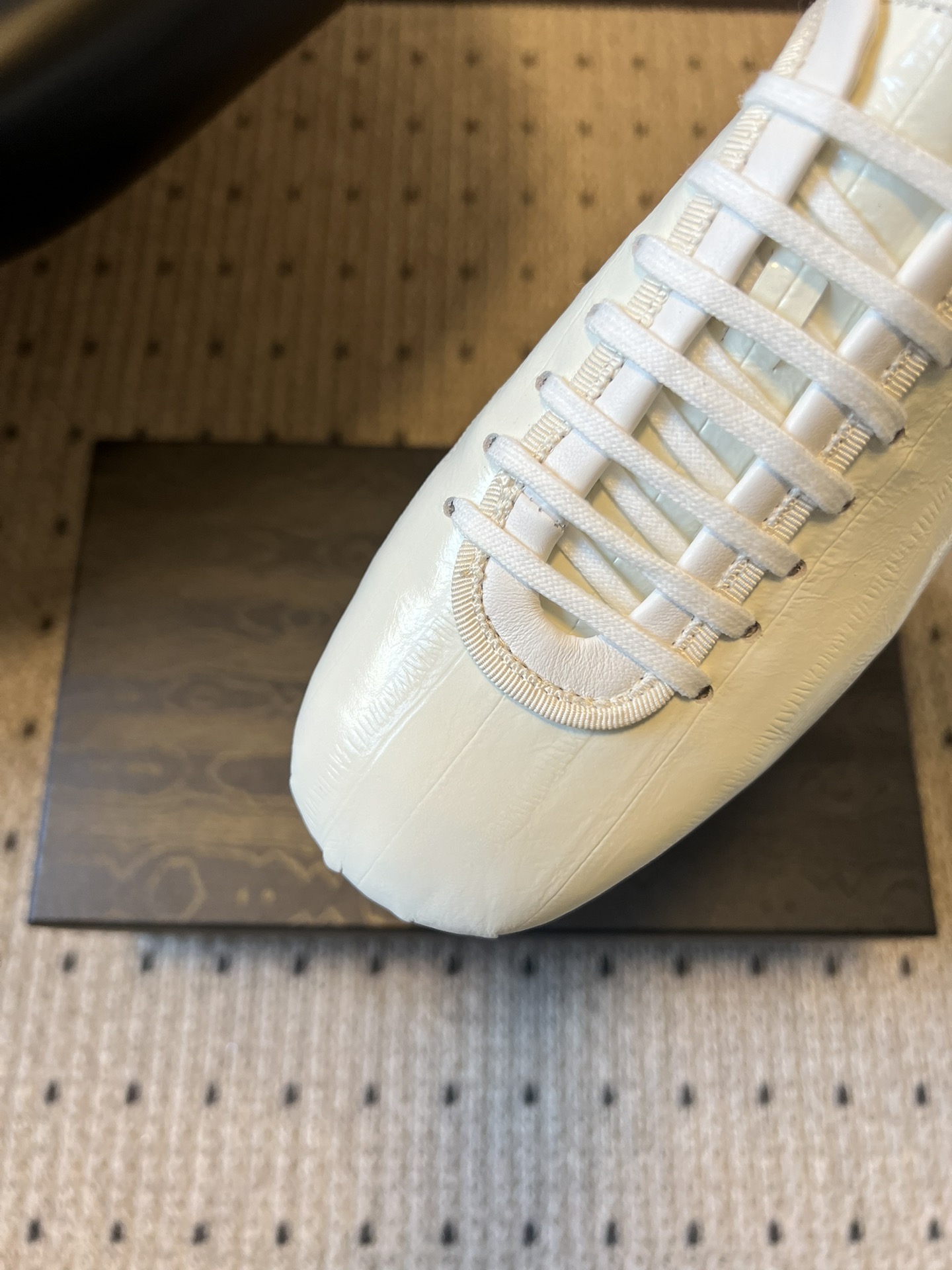 Dries Van Note*26ss复古德训鞋极简平底休闲鞋属于复古德训鞋极简平底休闲鞋，鞋型为低帮窄