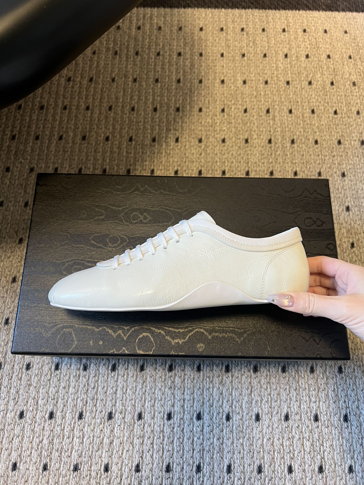 Dries Van Note*26ss复古德训鞋极简平底休闲鞋属于复古德训鞋极简平底休闲鞋，鞋型为低帮窄